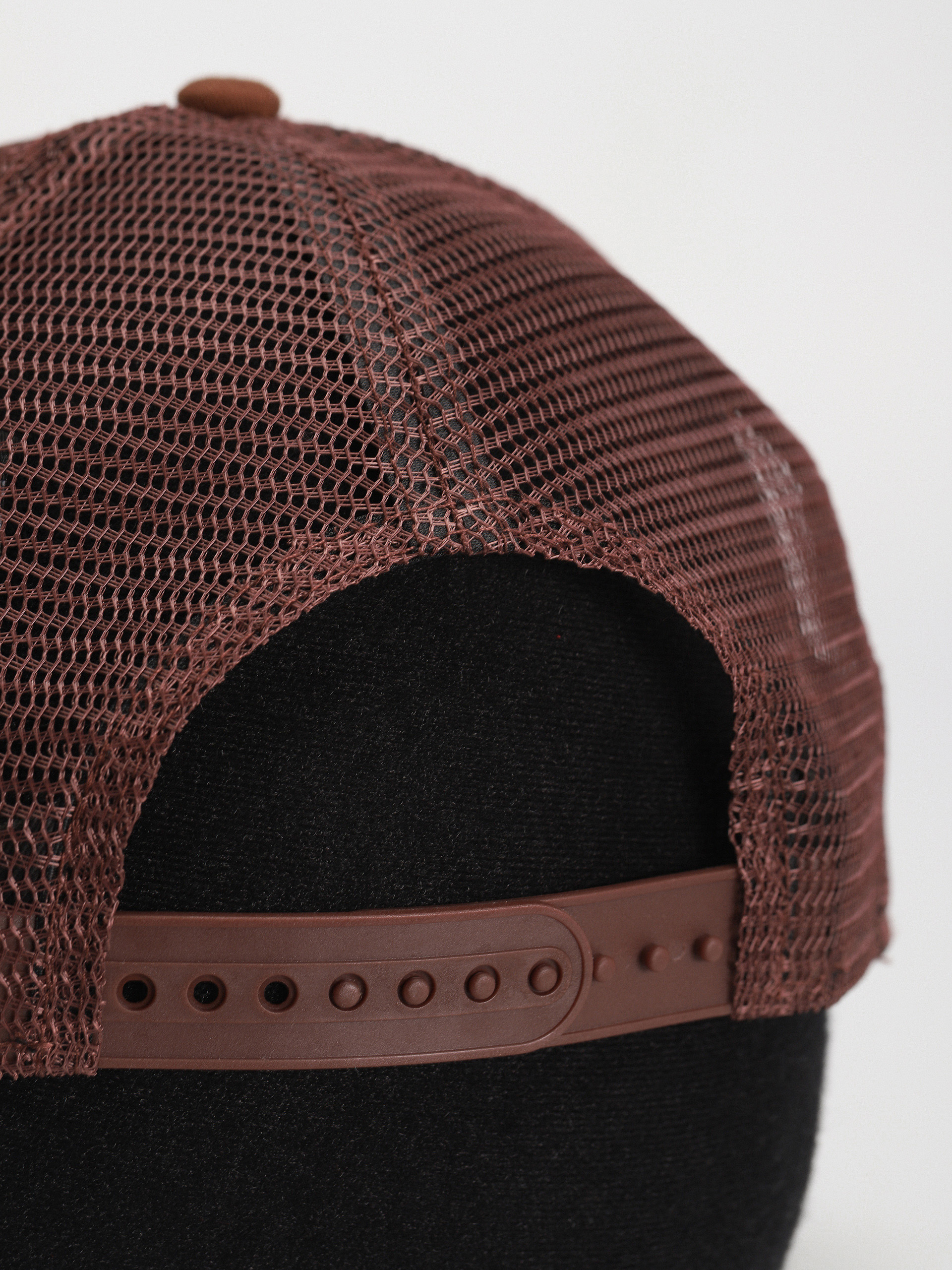 Кепка New Era Red Bull F1 Seasonal Patch Trucker (brown/stone)