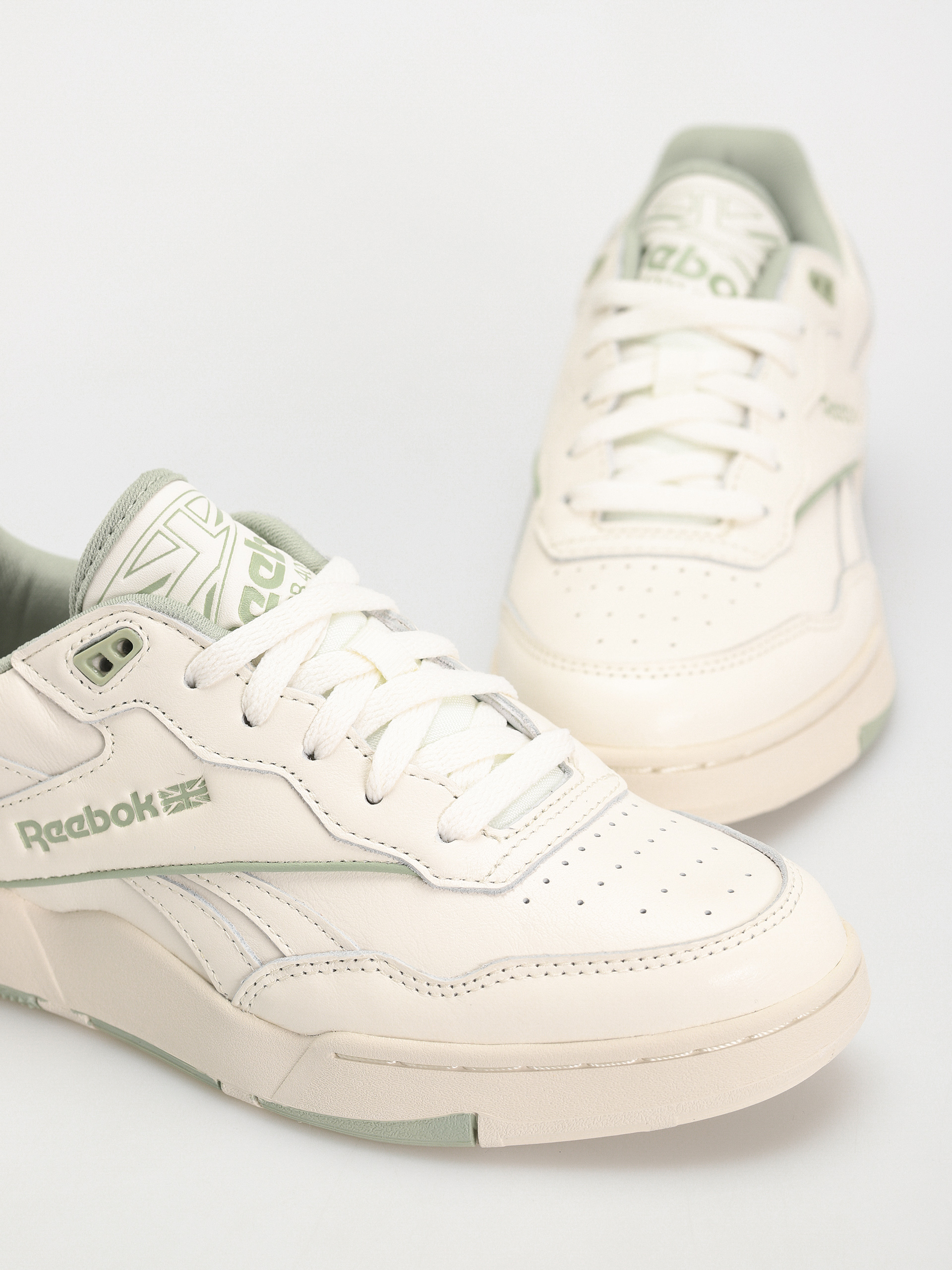 Взуття Reebok BB 4000 II Wmn (chalk/vingre/pugry2)