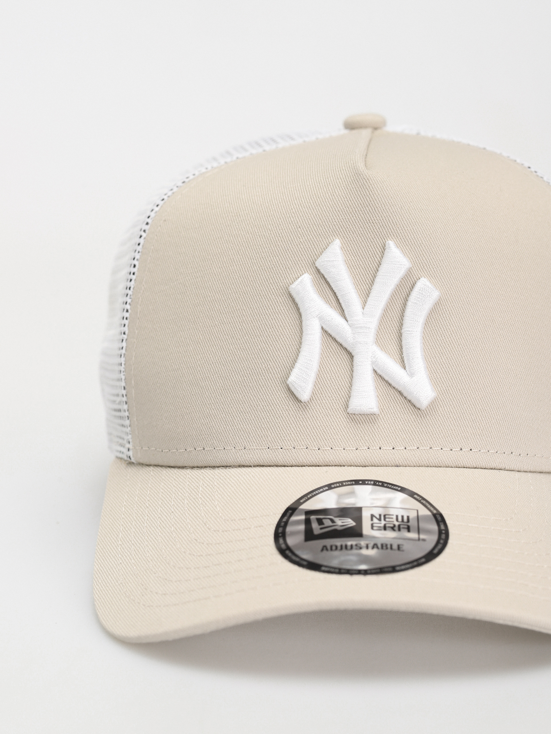 Кепка New Era League Essential 9Forty Af Trucker New York Yankees (stone/white)