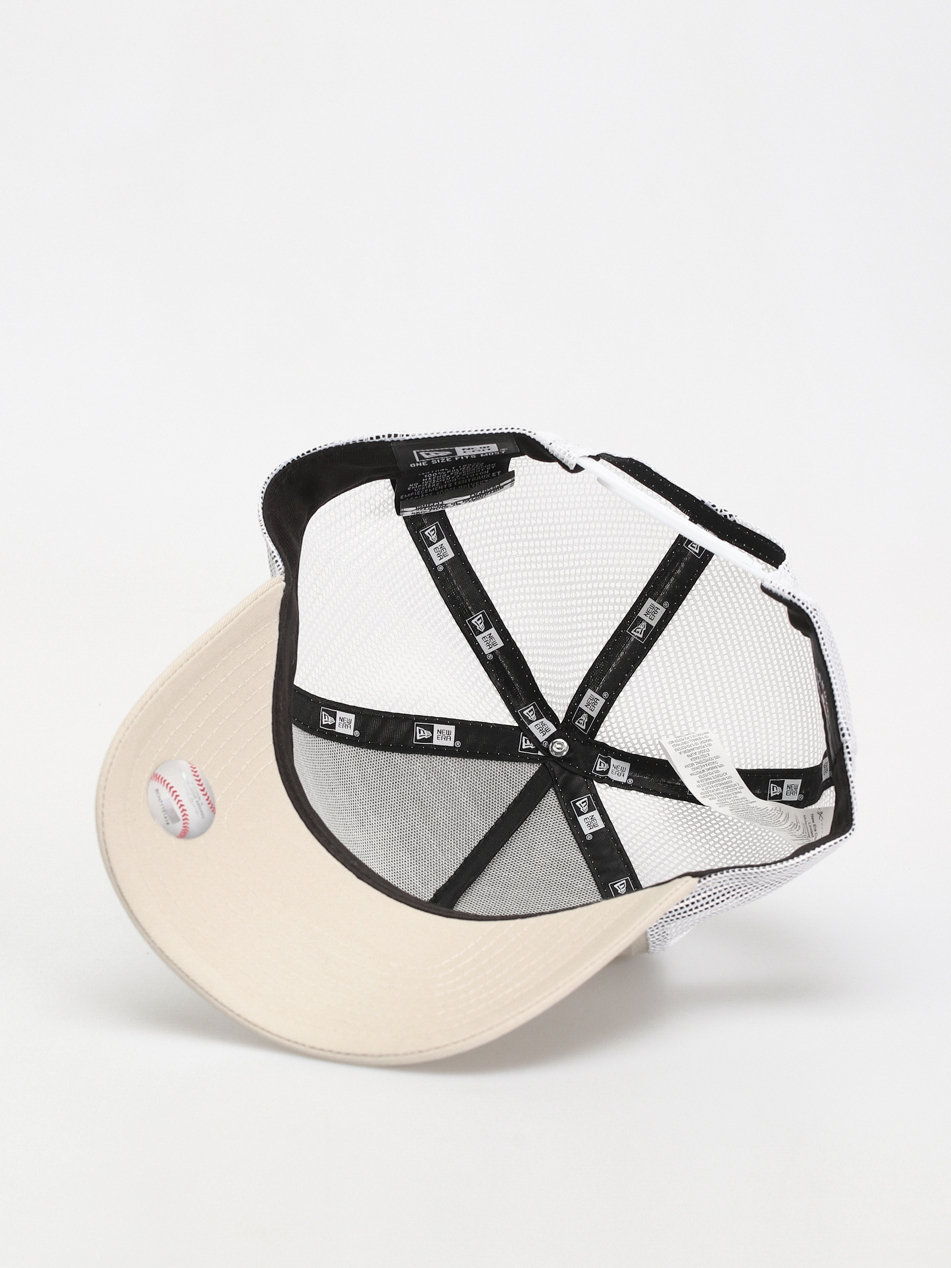 Кепка New Era League Essential 9Forty Af Trucker New York Yankees (stone/white)