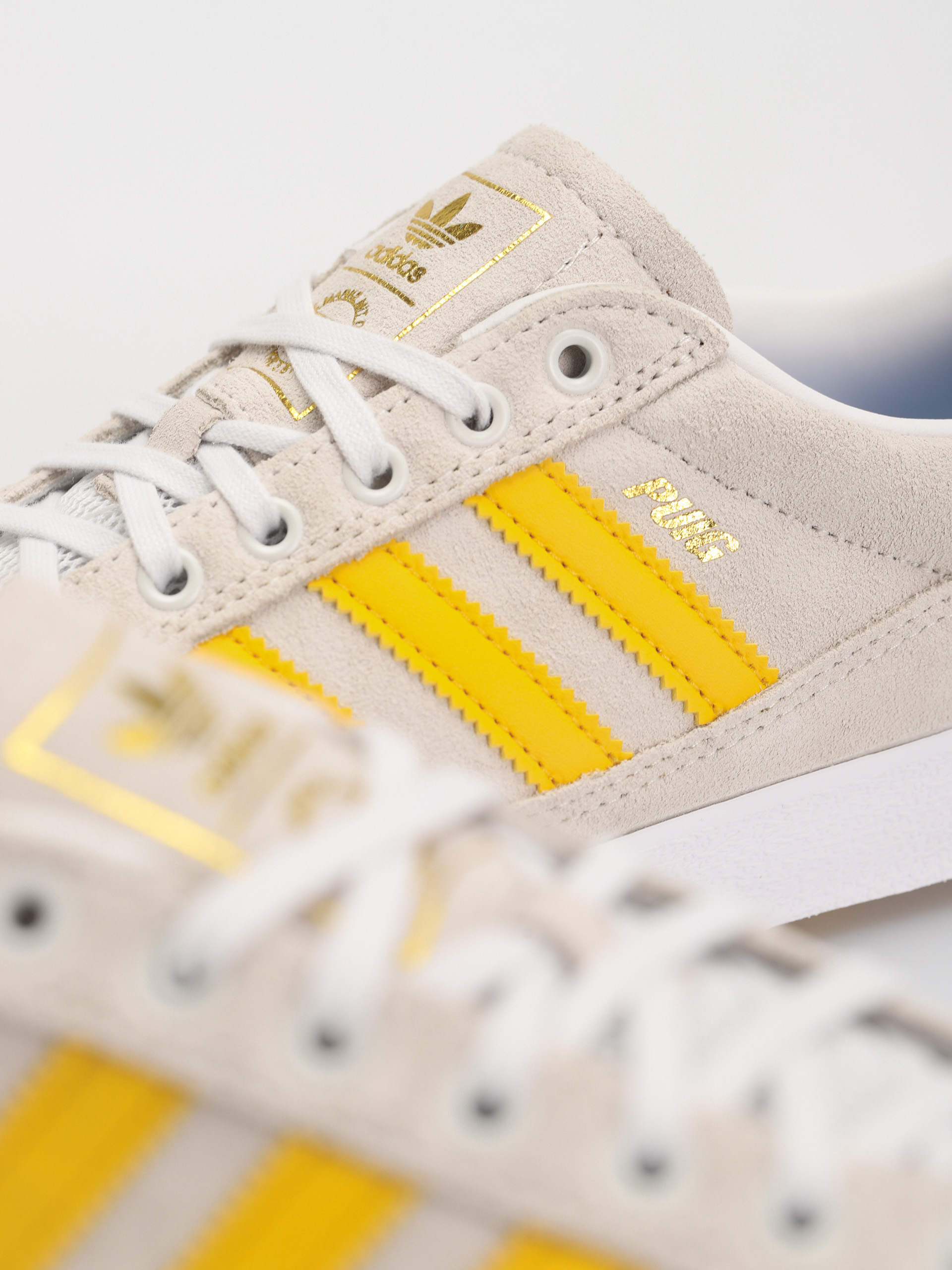 Взуття adidas Puig Indoor (crywht/bogold/ftwwht)