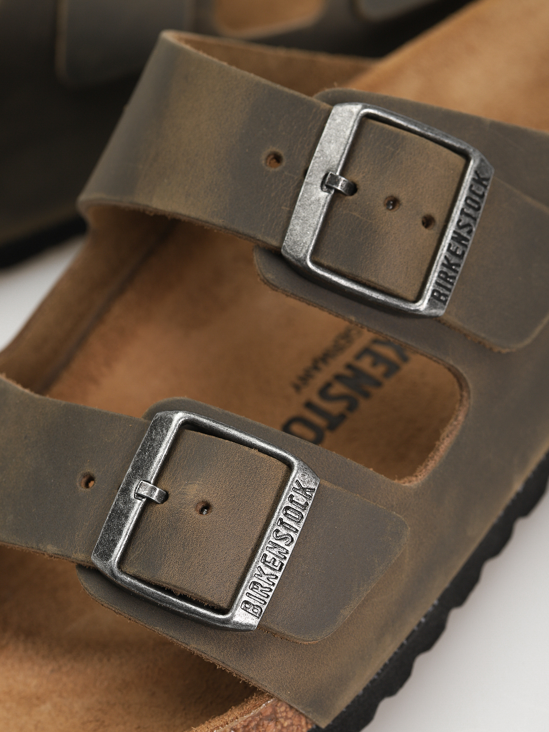 Шльопанці Birkenstock Arizona Oiled Leather Regular (faded khaki)