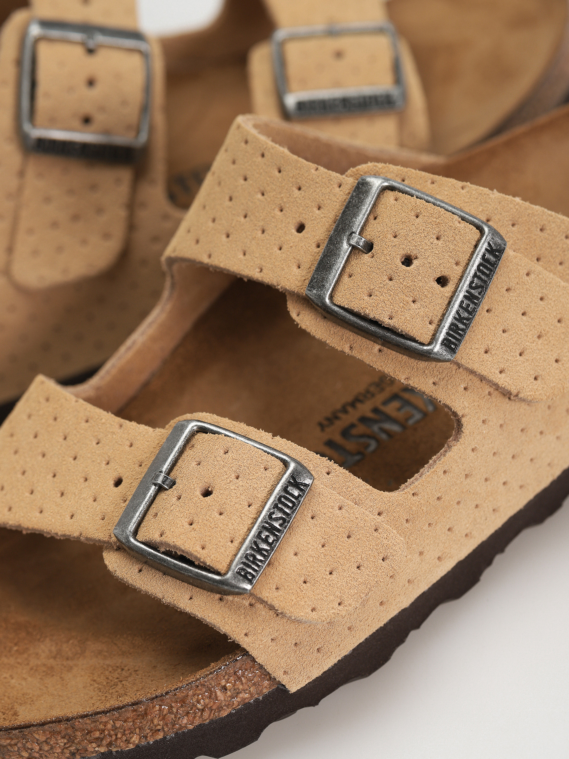 Шльопанці Birkenstock Arizona Suede Embossed Narrow Wmn (emboss dots new beige)