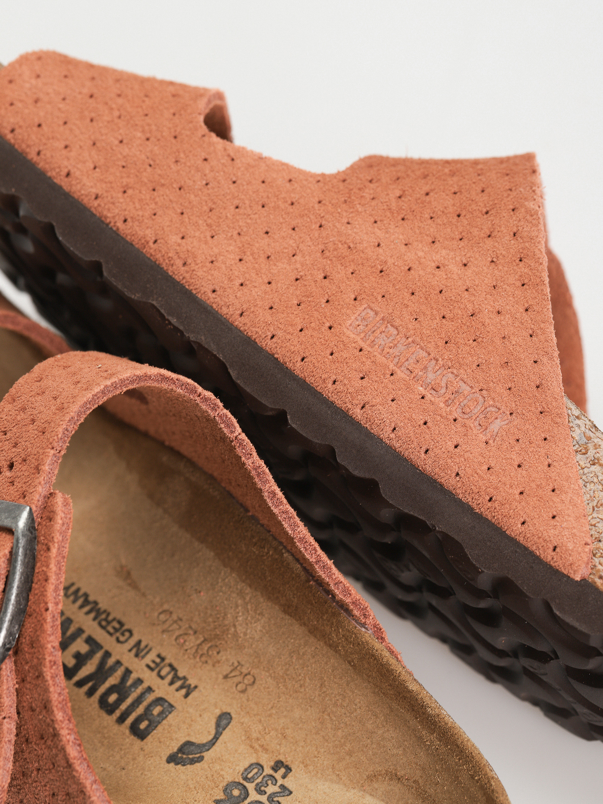Шльопанці Birkenstock Arizona Suede Embossed Narrow Wmn (emboss dots burnt orange)