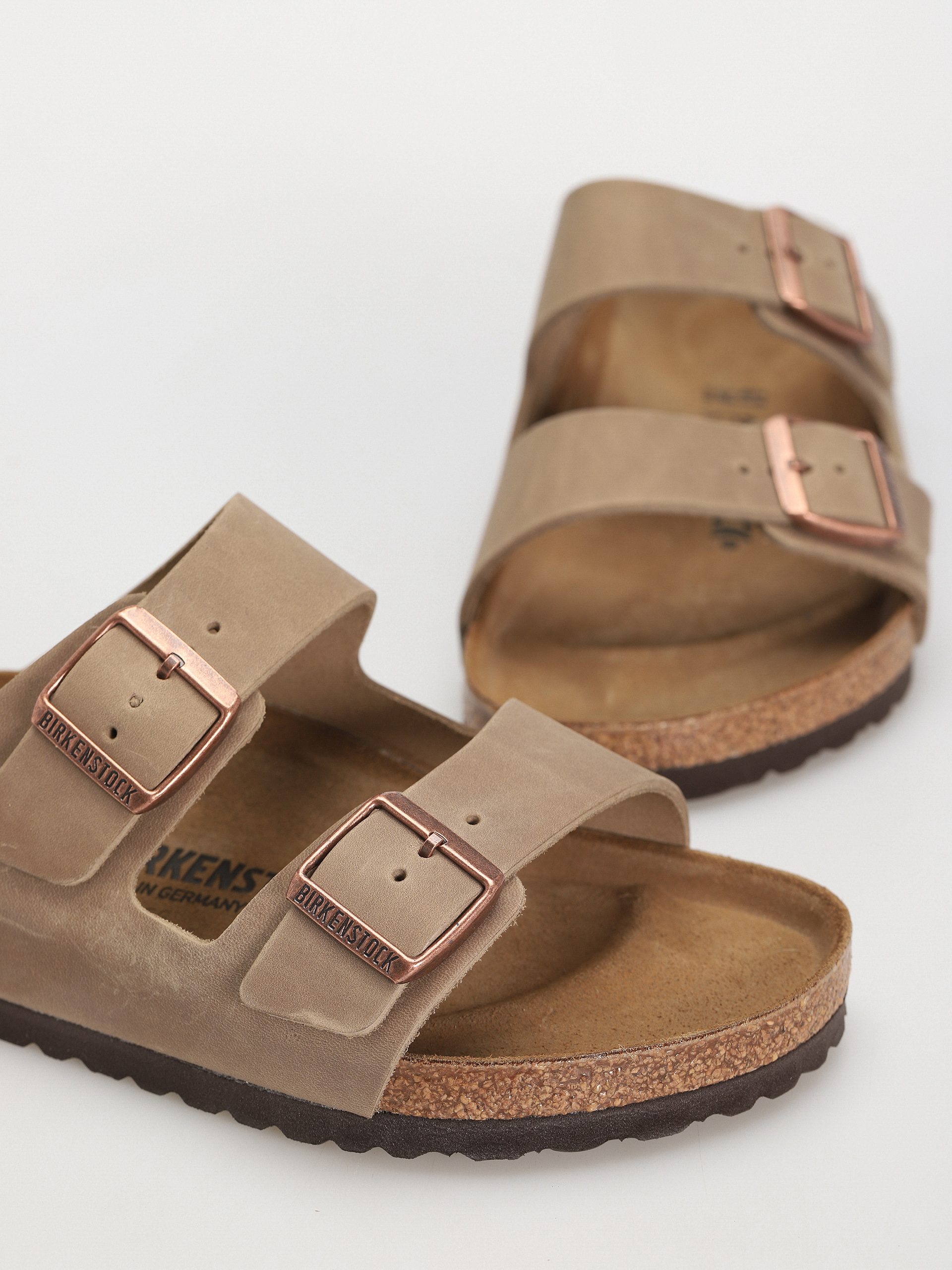 Шльопанці Birkenstock Arizona Oiled Leather Regular (tobacco brown)