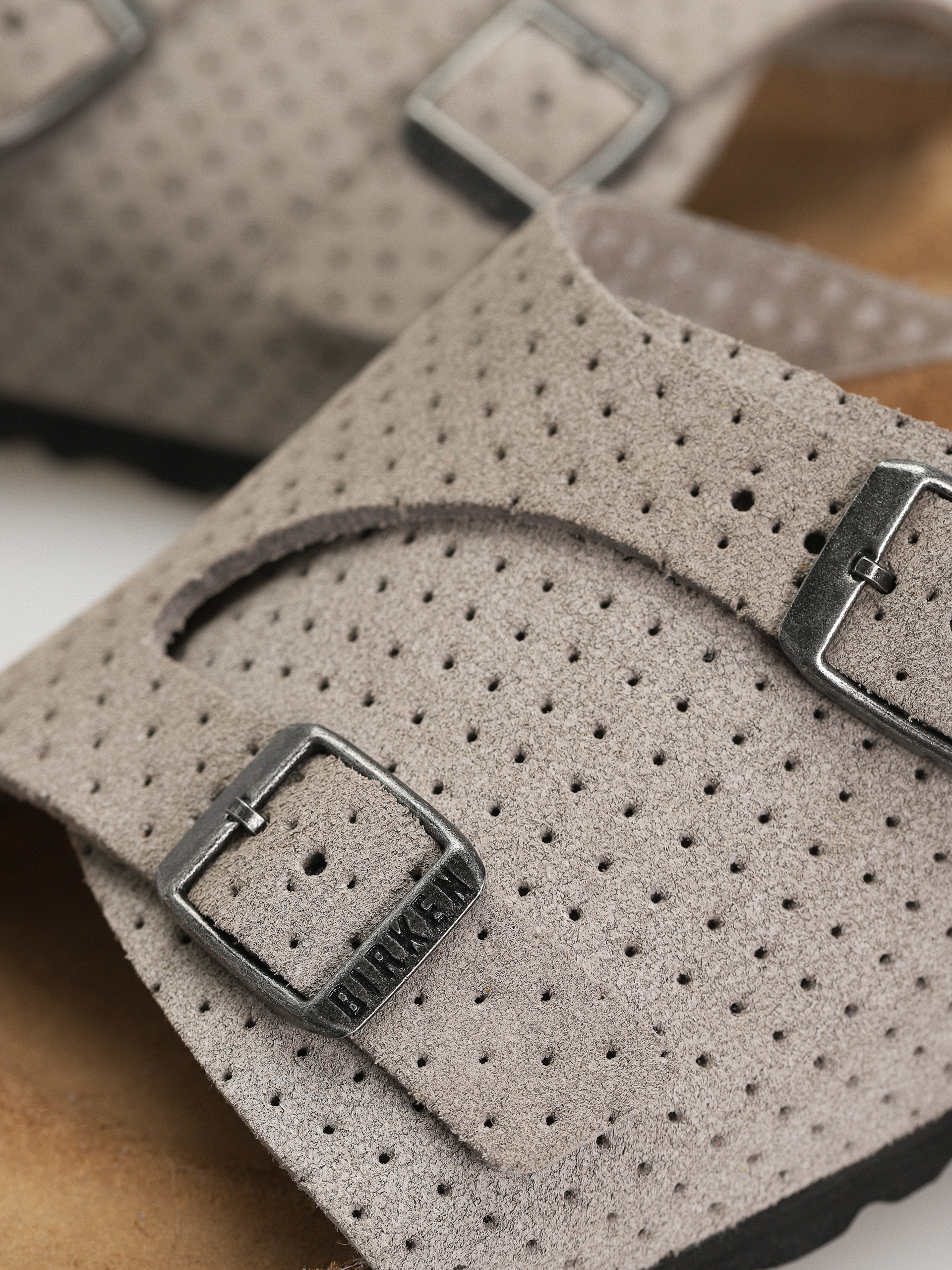 Шльопанці Birkenstock Zurich Suede Embossed Narrow Wmn (emboss dots stone coin)