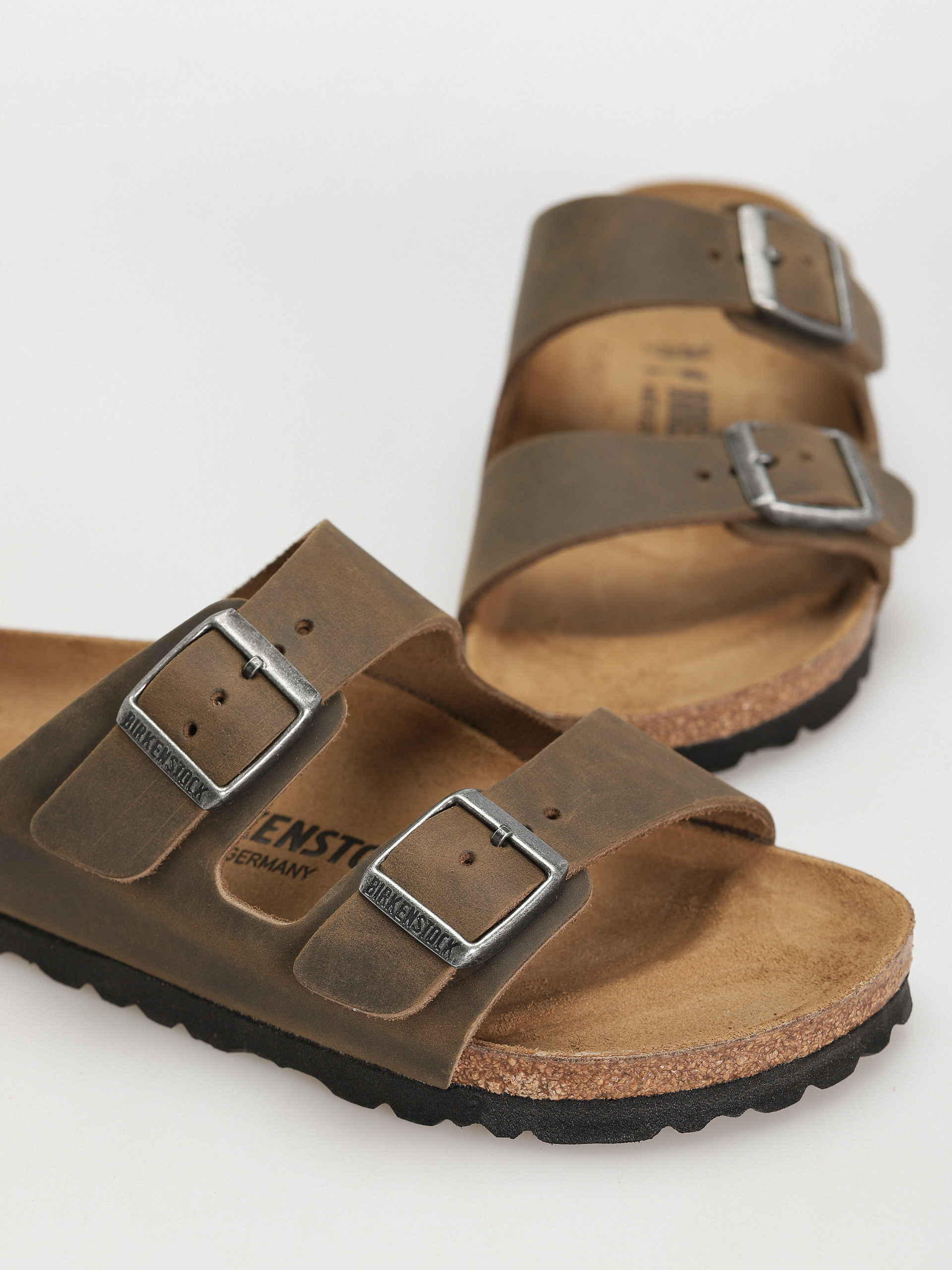 Шльопанці Birkenstock Arizona Oiled Leather Narrow Wmn (faded khaki)