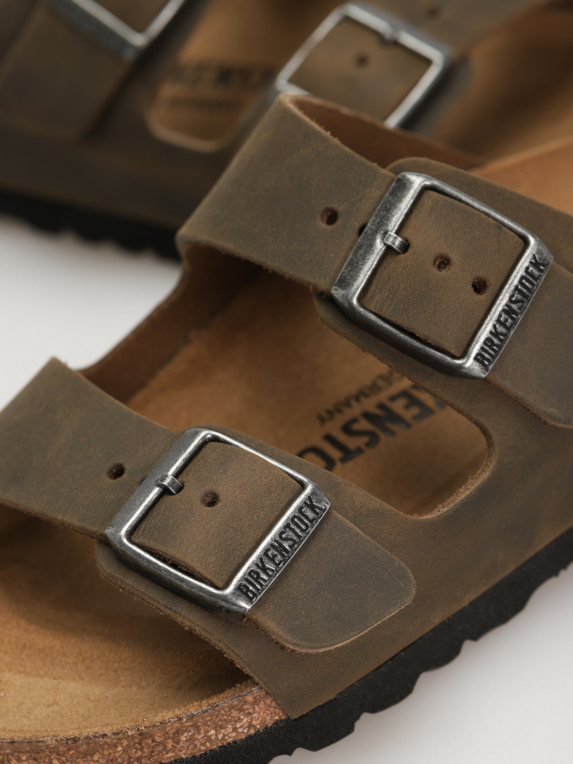 Шльопанці Birkenstock Arizona Oiled Leather Narrow Wmn (faded khaki)