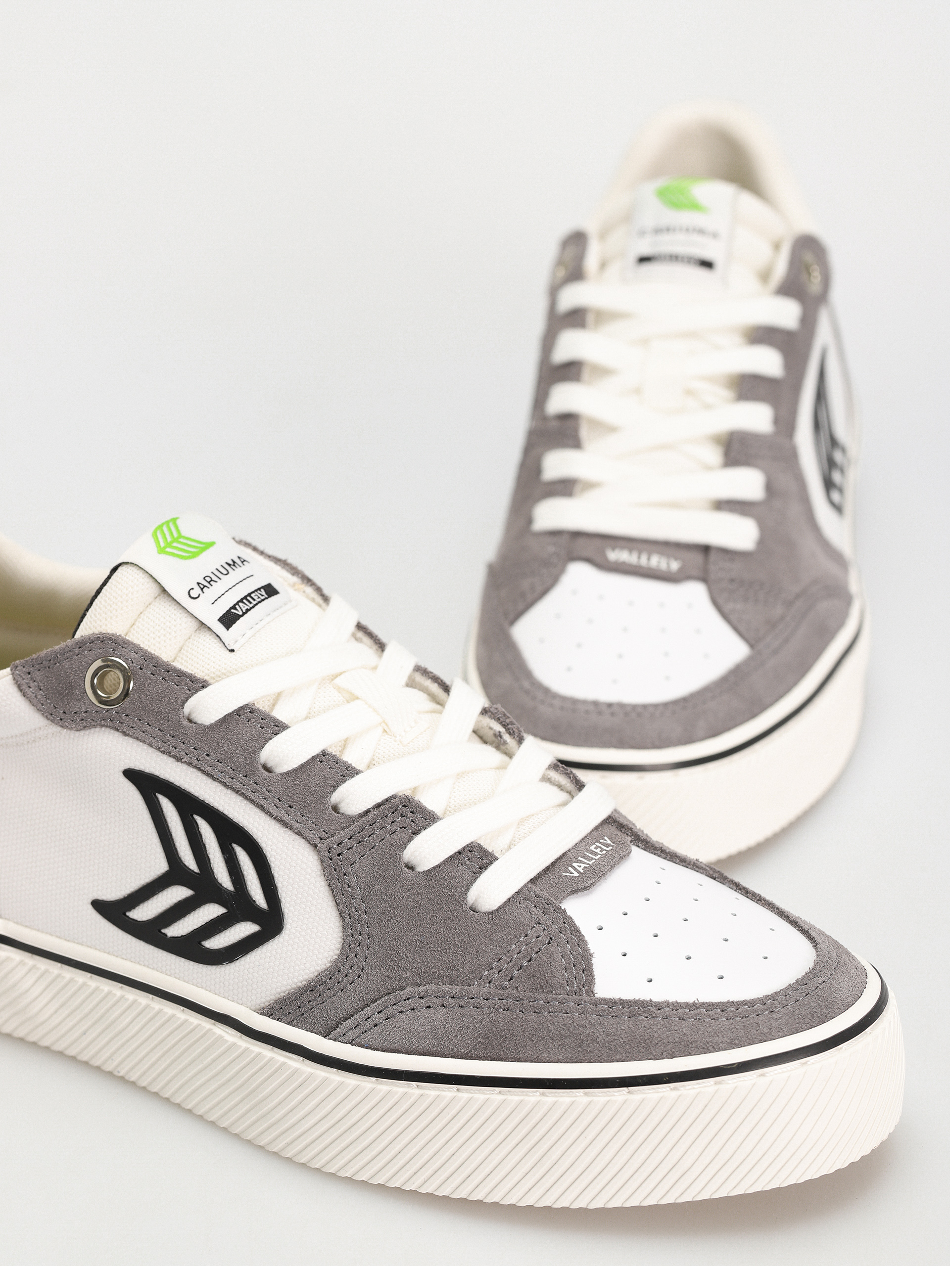 Взуття Cariuma Vallely Pro (off white/charcoal grey)