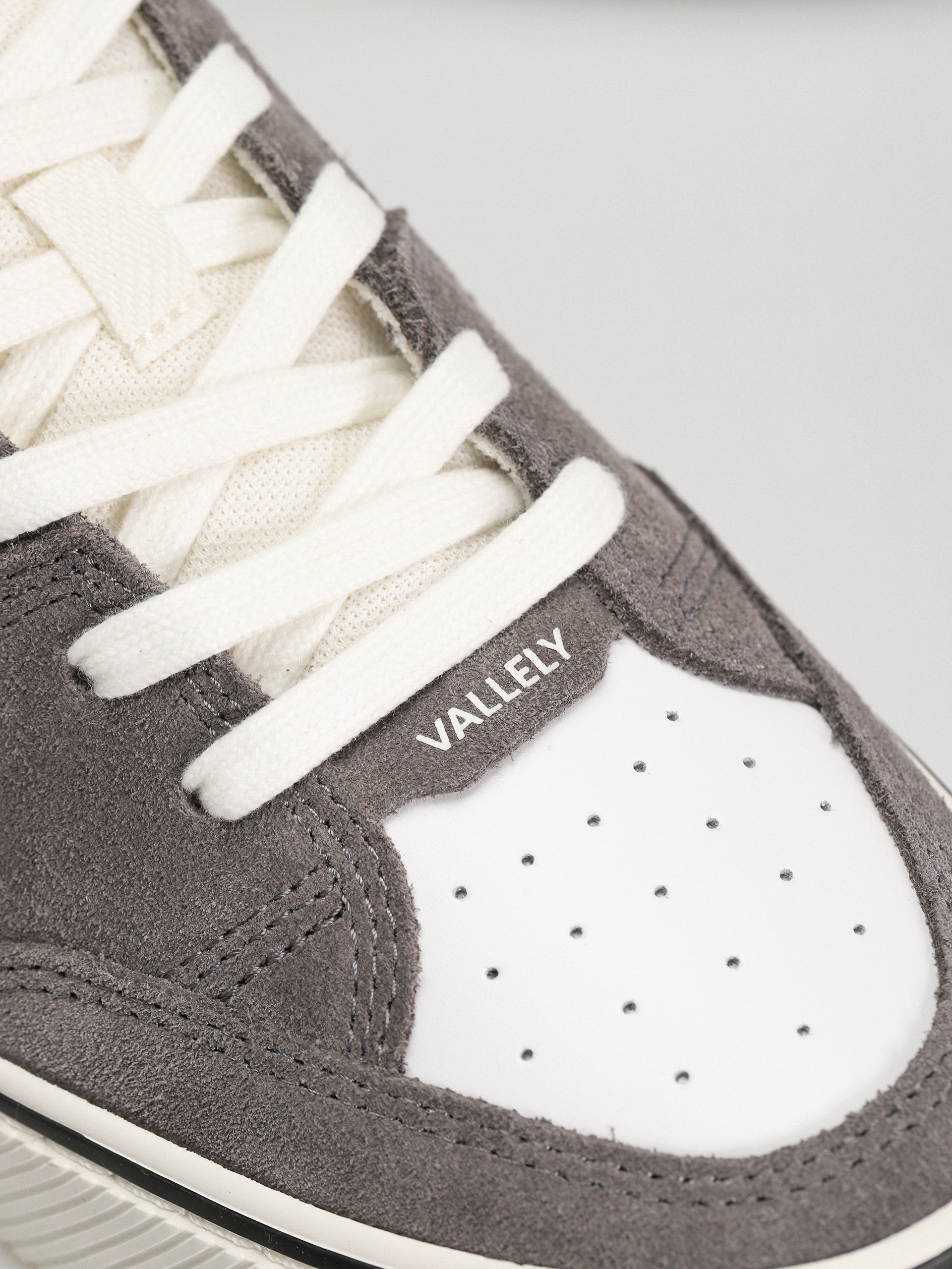 Взуття Cariuma Vallely Pro (off white/charcoal grey)