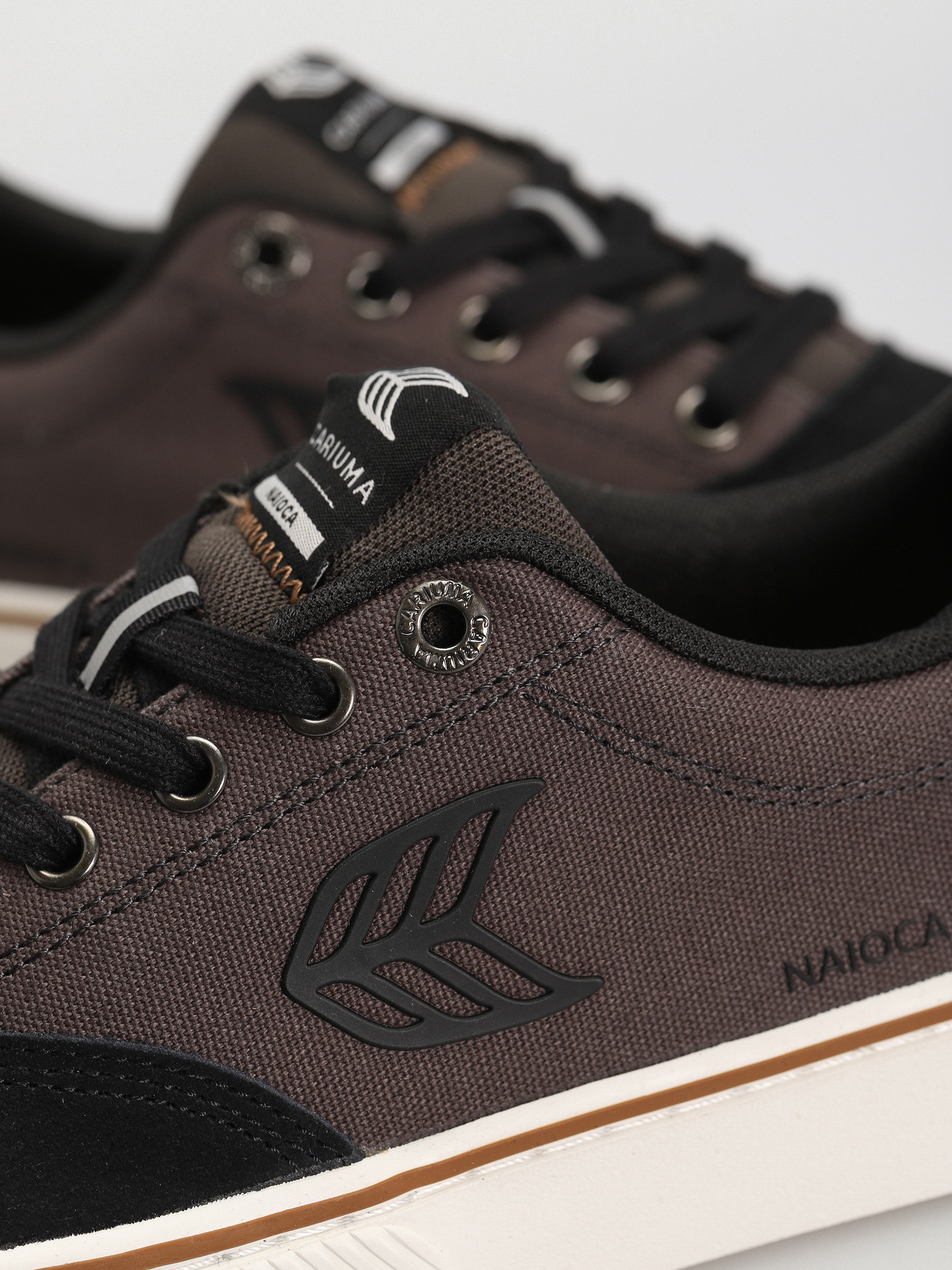 Взуття Cariuma Naioca Pro (jet black/dark grey)