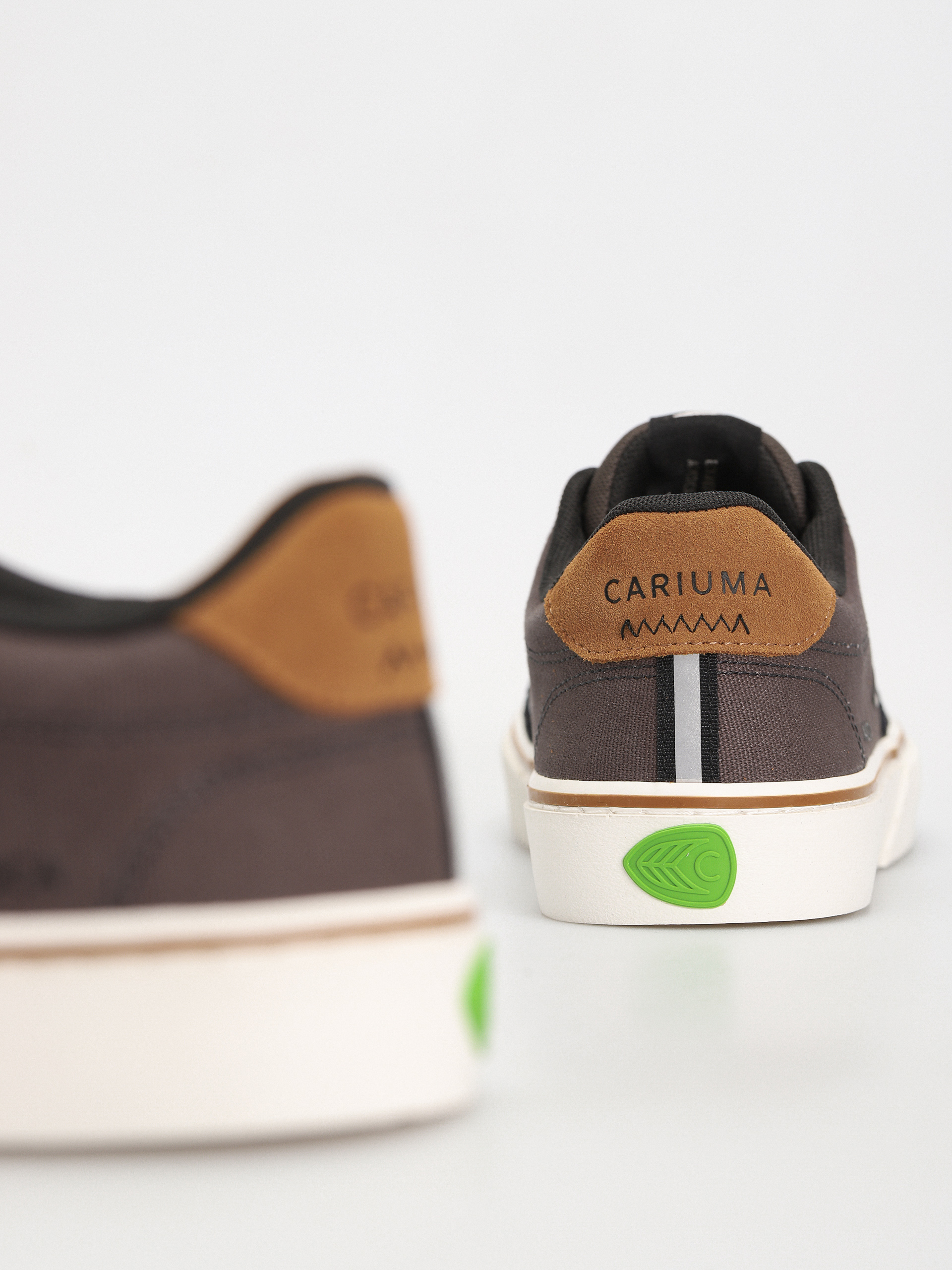 Взуття Cariuma Naioca Pro (jet black/dark grey)