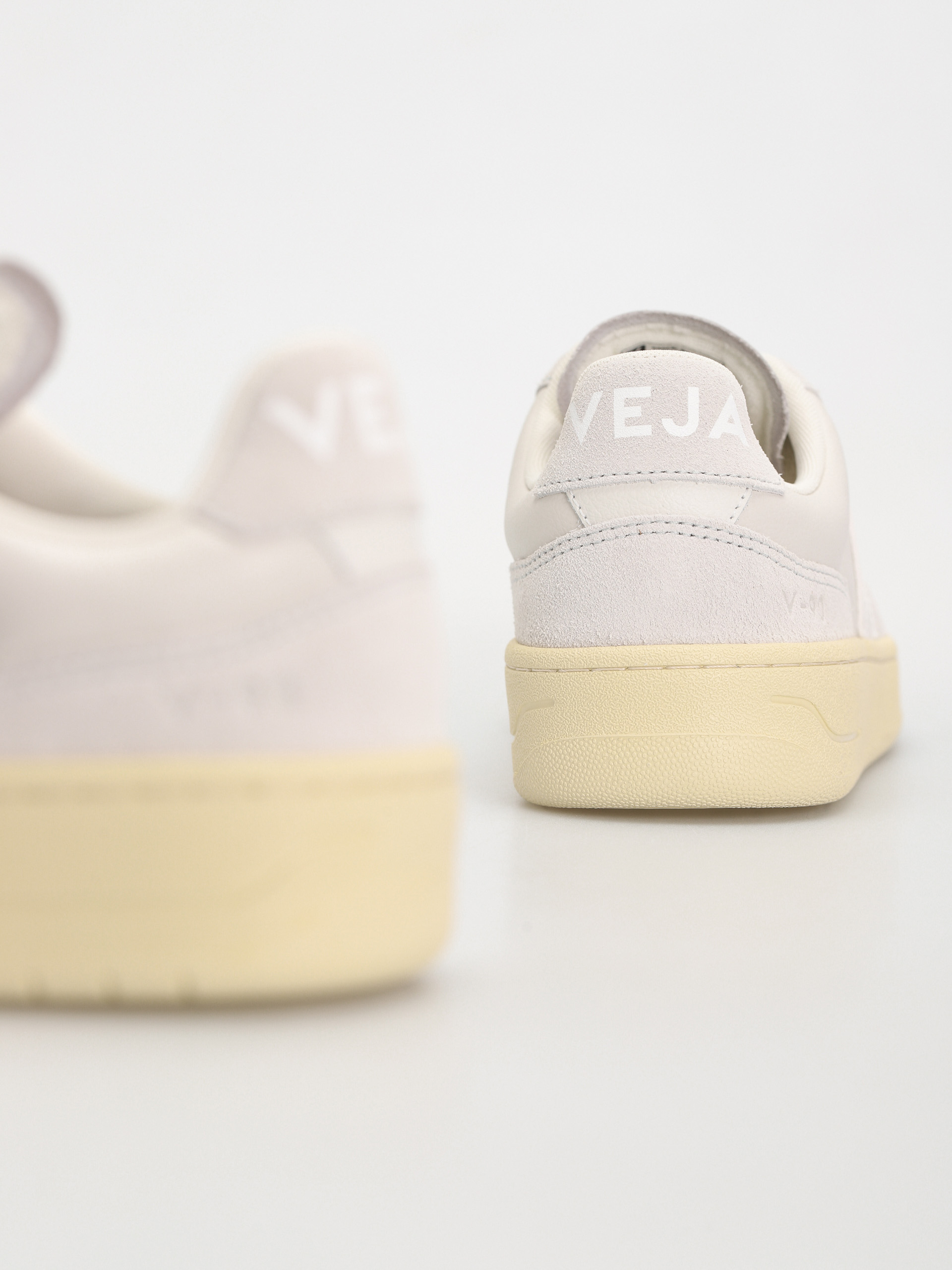 Взуття Veja V-90 Wmn (gravel white)