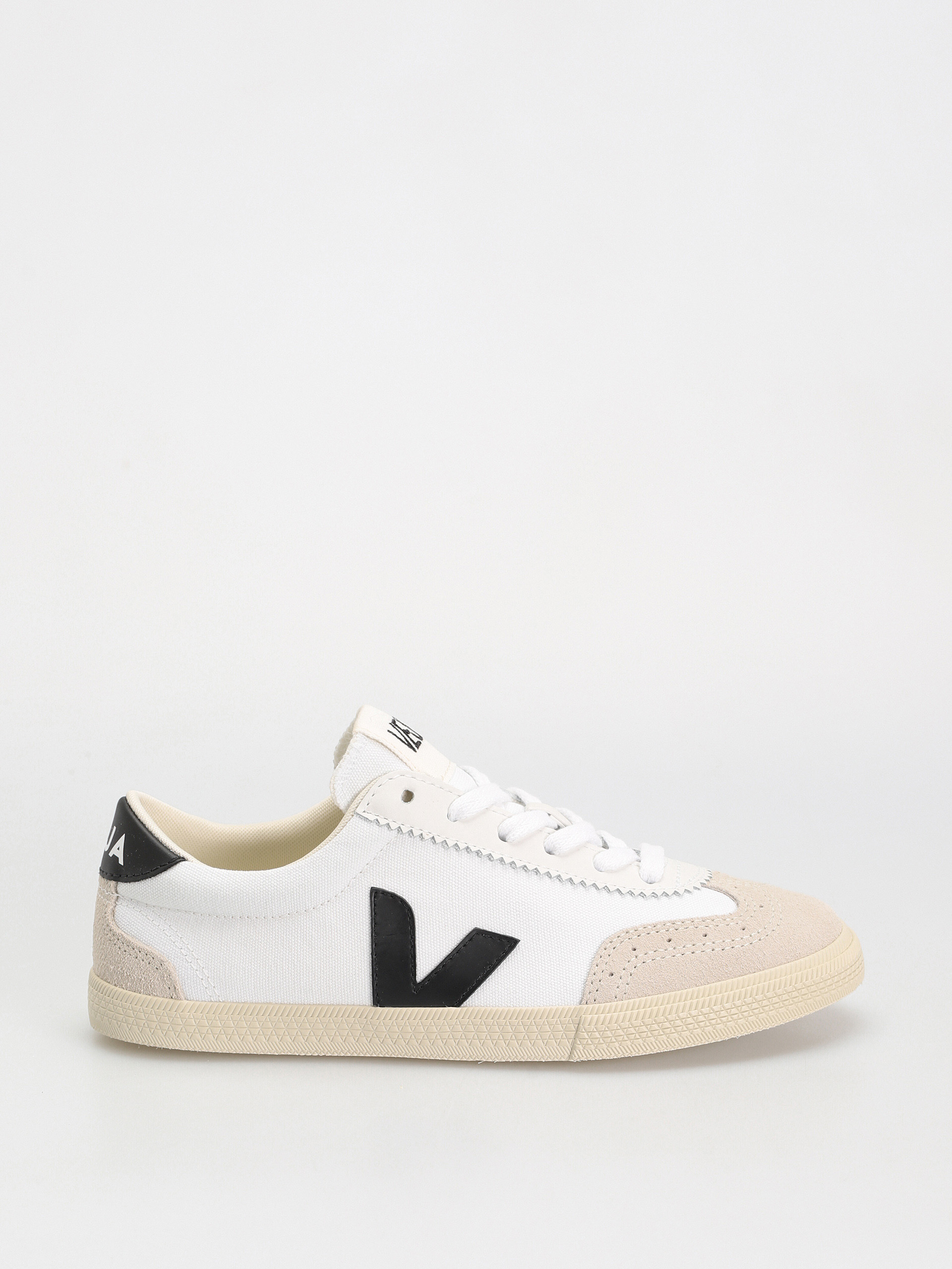 u0412u0437u0443u0442u0442u044f Veja Volley Wmn (white black)