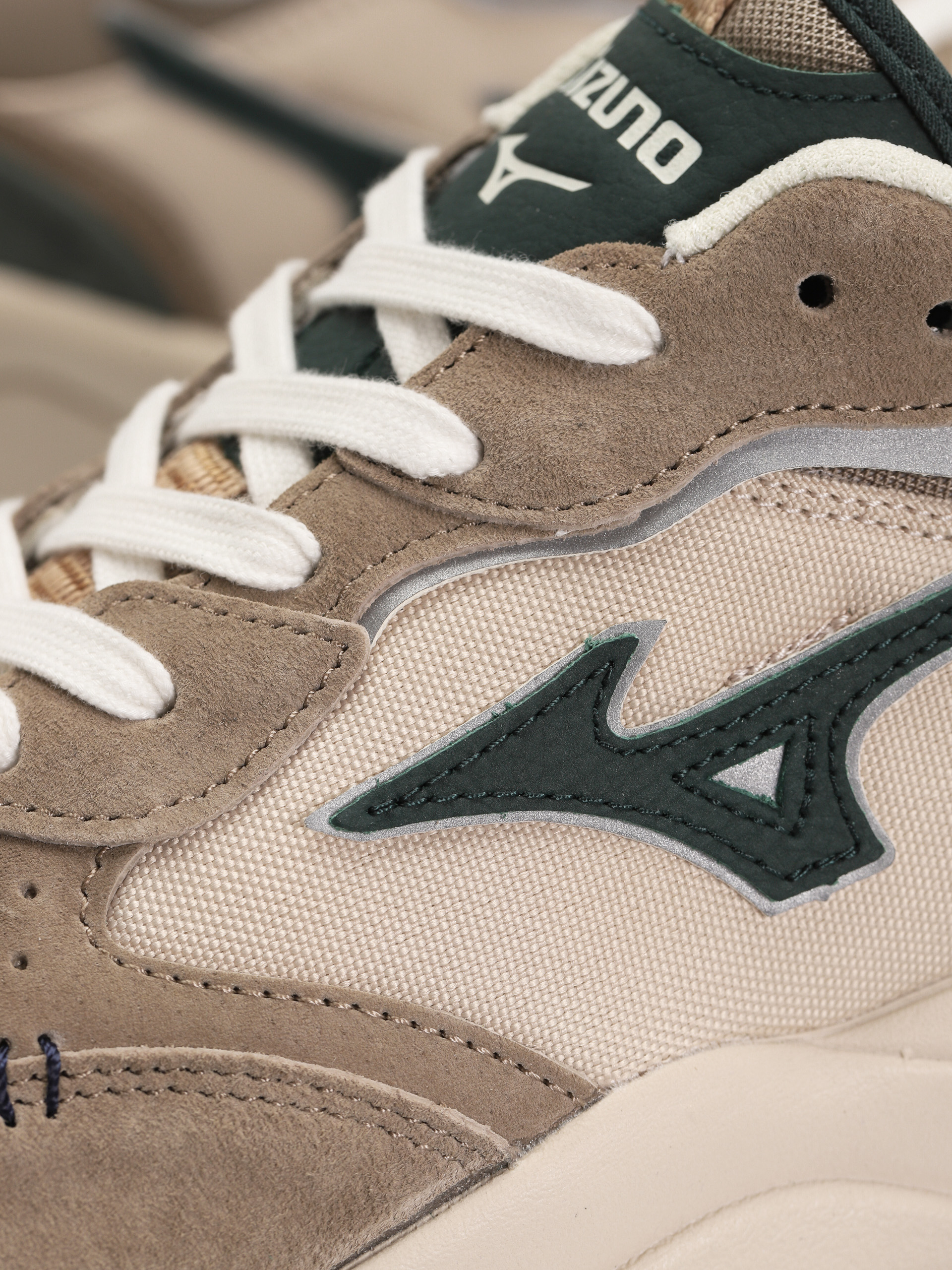 Взуття Mizuno Sky Medal Beta (silver cloud/green gables/vintage khaki)
