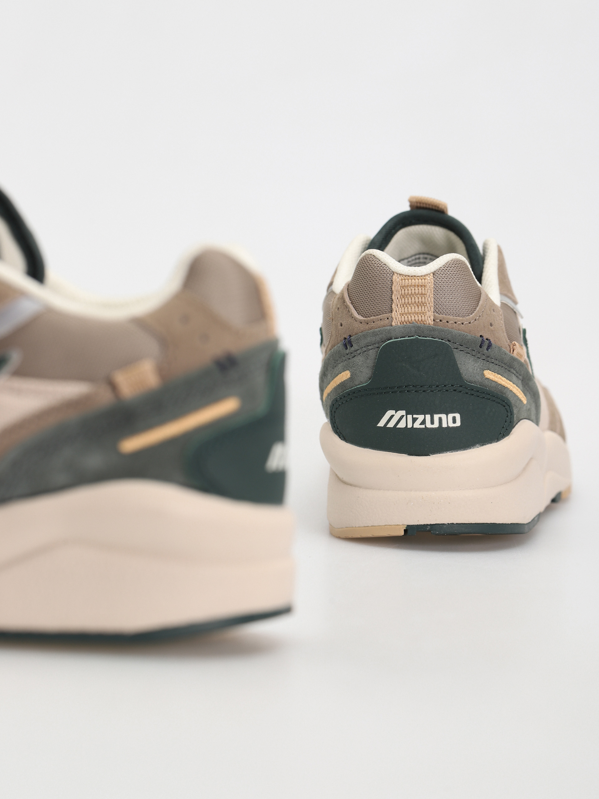 Взуття Mizuno Sky Medal Beta (silver cloud/green gables/vintage khaki)
