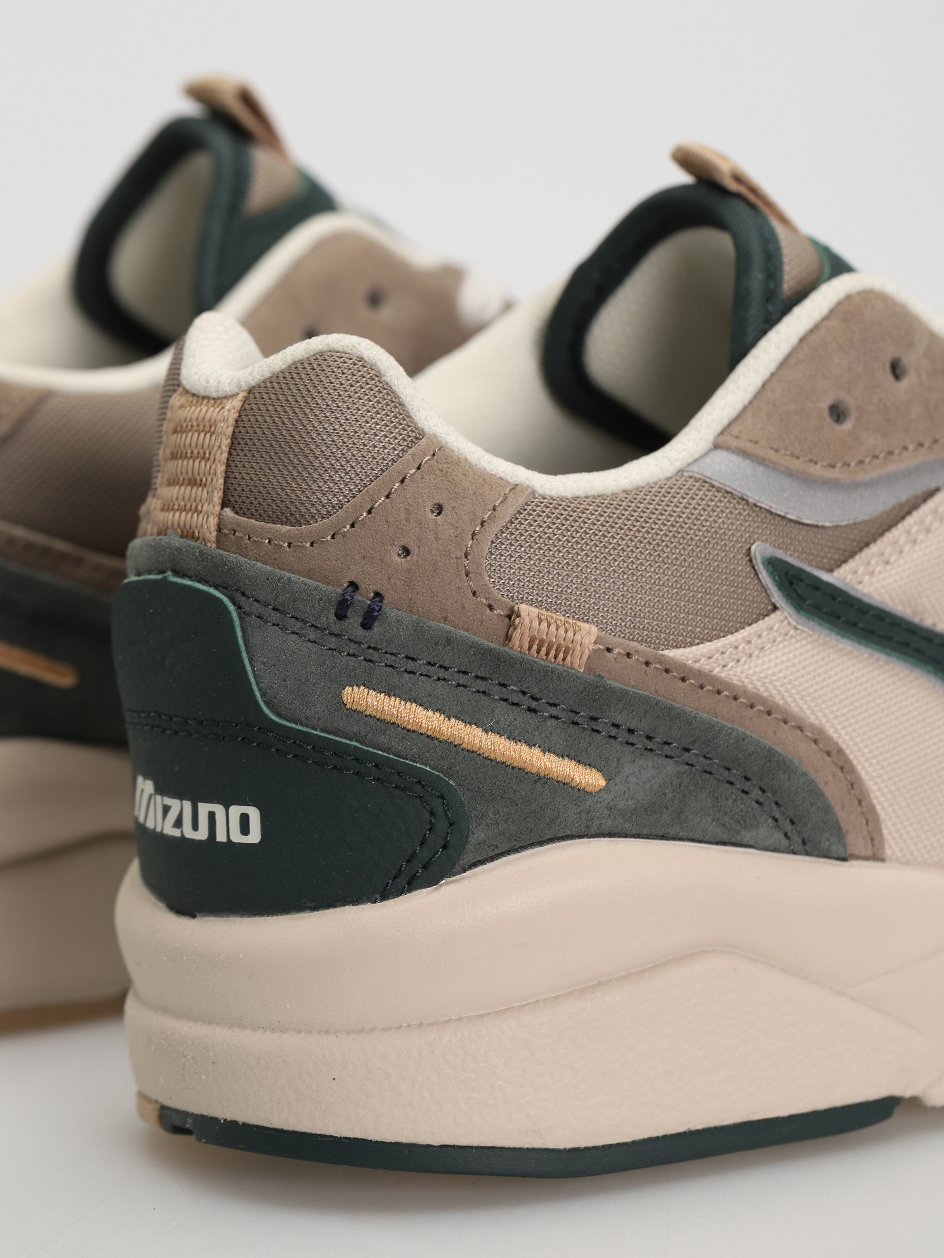 Взуття Mizuno Sky Medal Beta (silver cloud/green gables/vintage khaki)