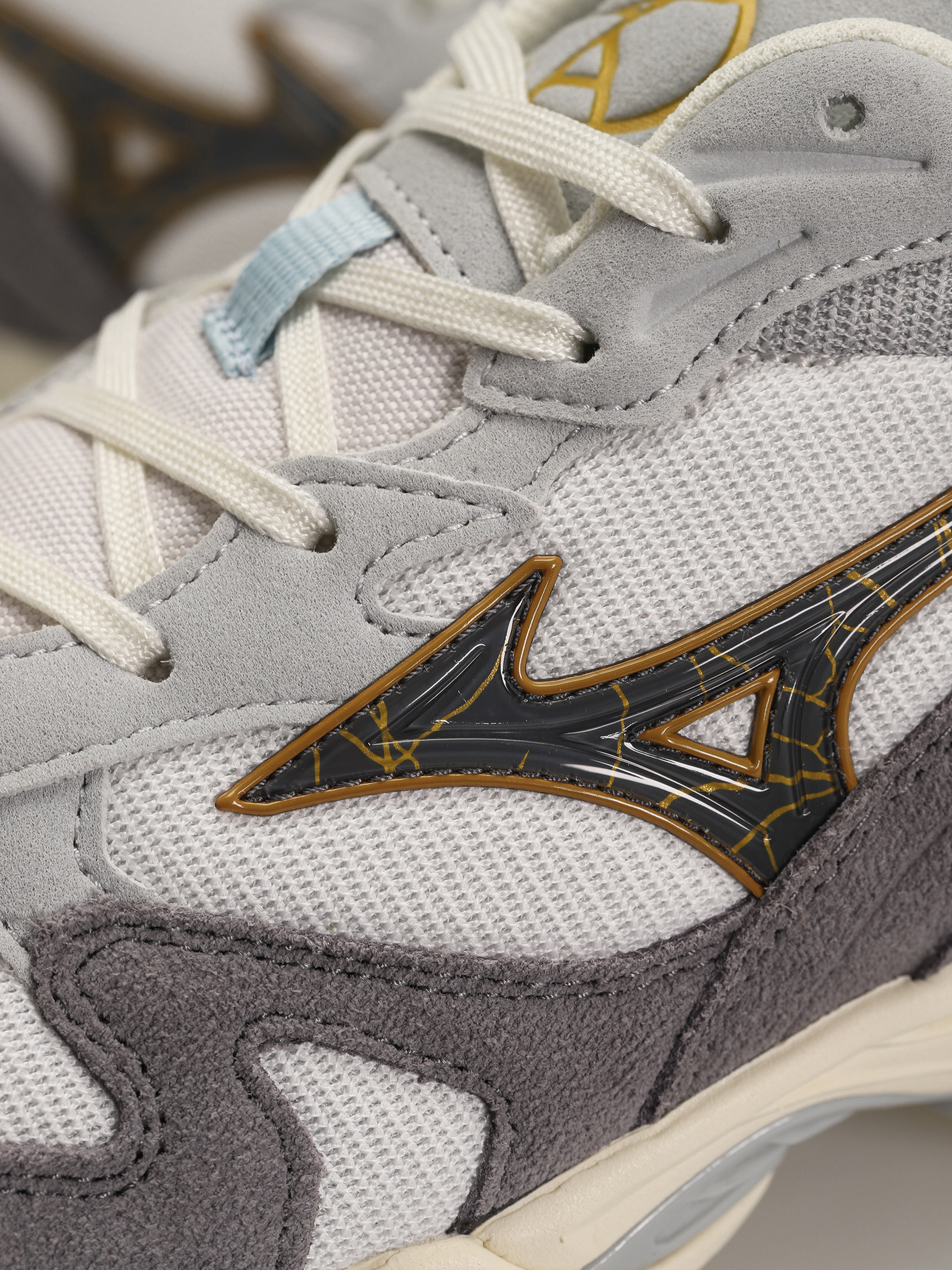 Взуття Mizuno Wave Rider 10 (nimbus cloud/black oyster/quiet shade)