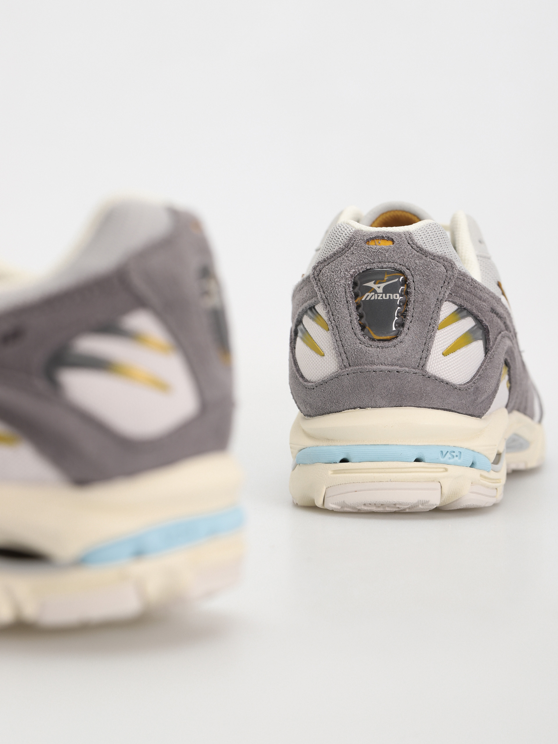 Взуття Mizuno Wave Rider 10 (nimbus cloud/black oyster/quiet shade)