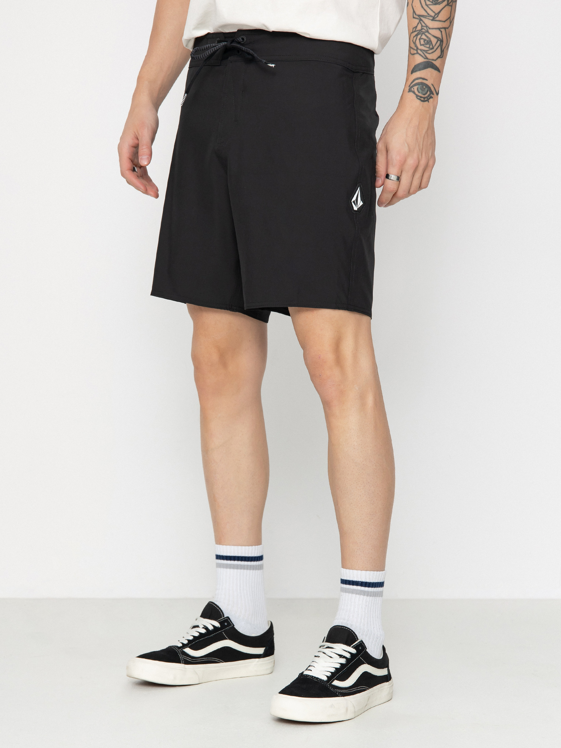 u041fu043bu044fu0436u043du0456 u0448u043eu0440u0442u0438 Volcom Lido Solid Mod 18 (black)