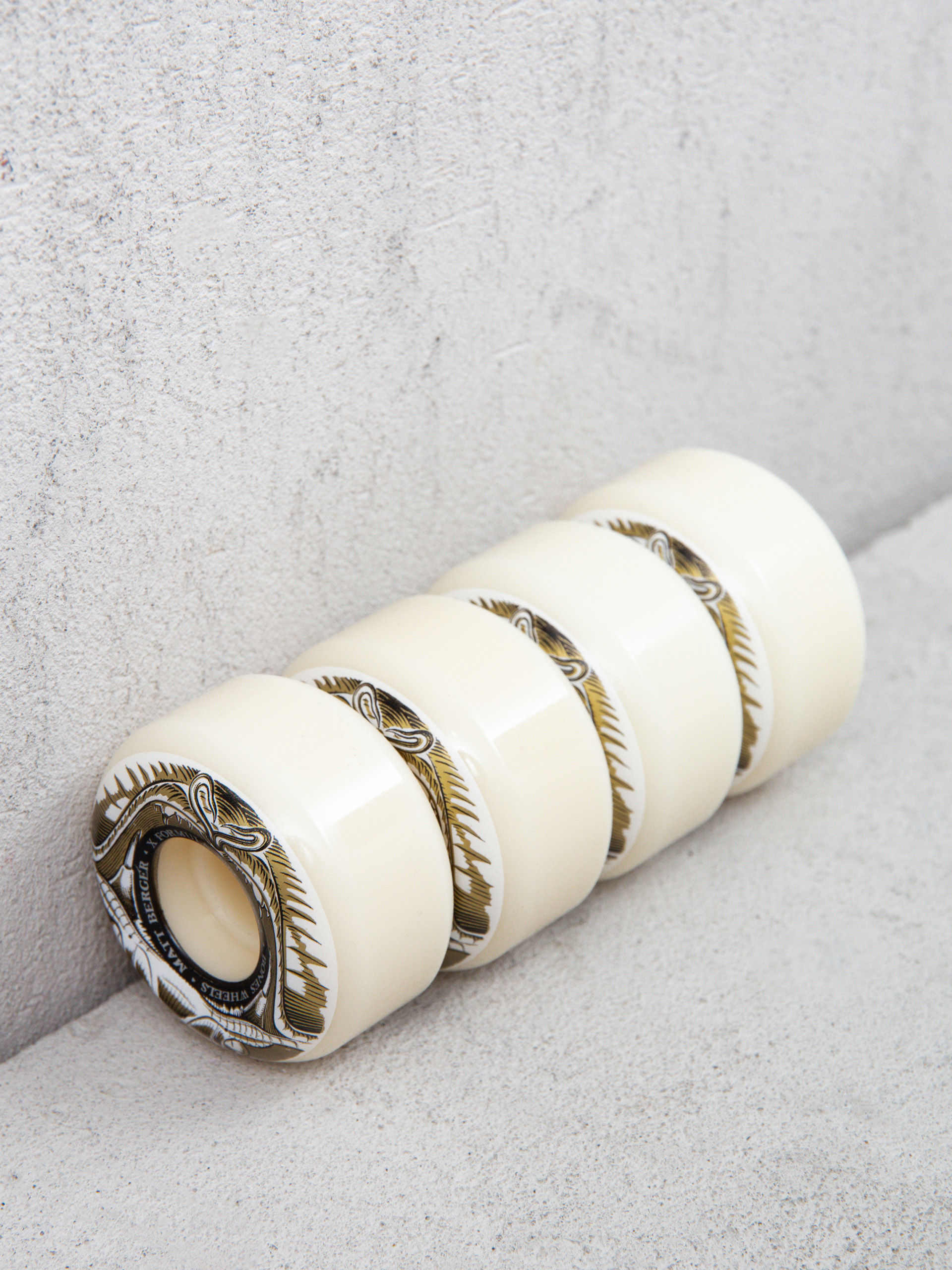 Колеса Bones X Formula Berger Battlesnake V5 Sidecut 99A (natural/gold/black)