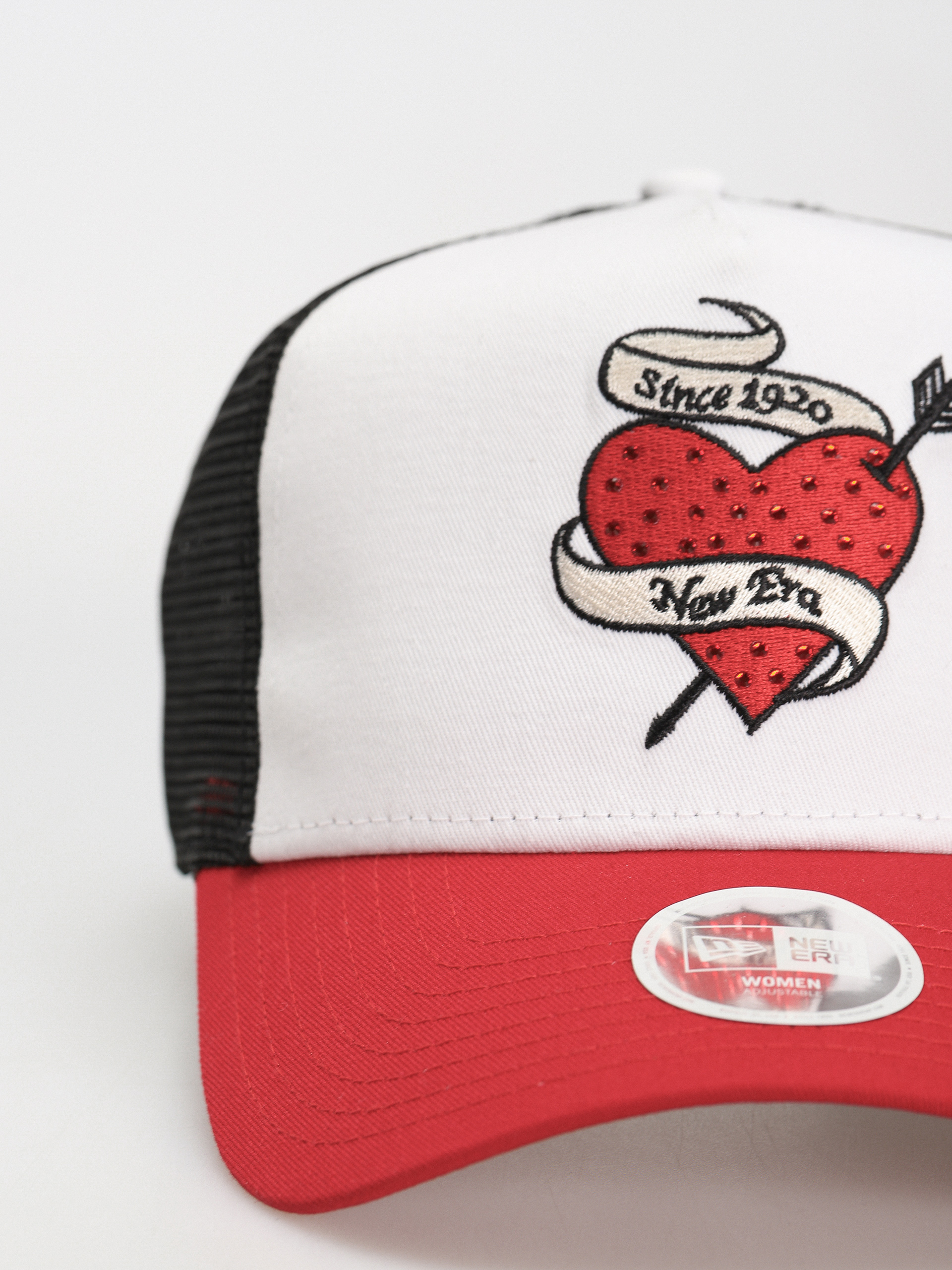 Кепка New Era Rhinestone Trucker Wmn (black/red)