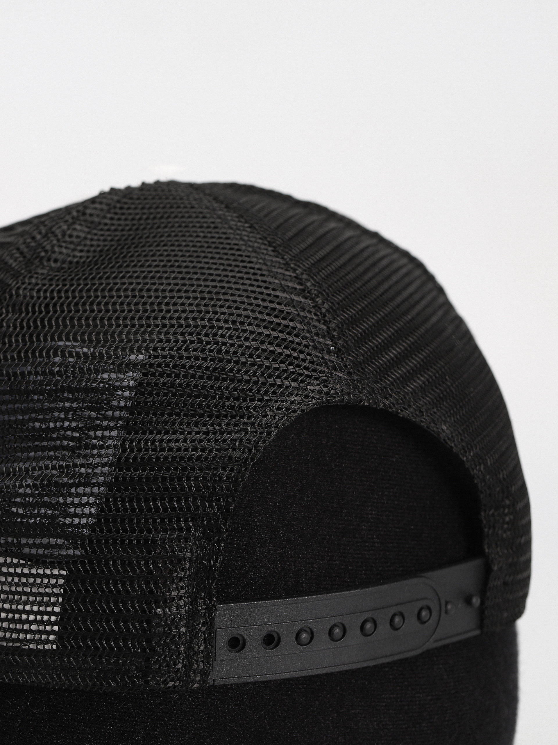 Кепка New Era Rhinestone Trucker Wmn (black/red)