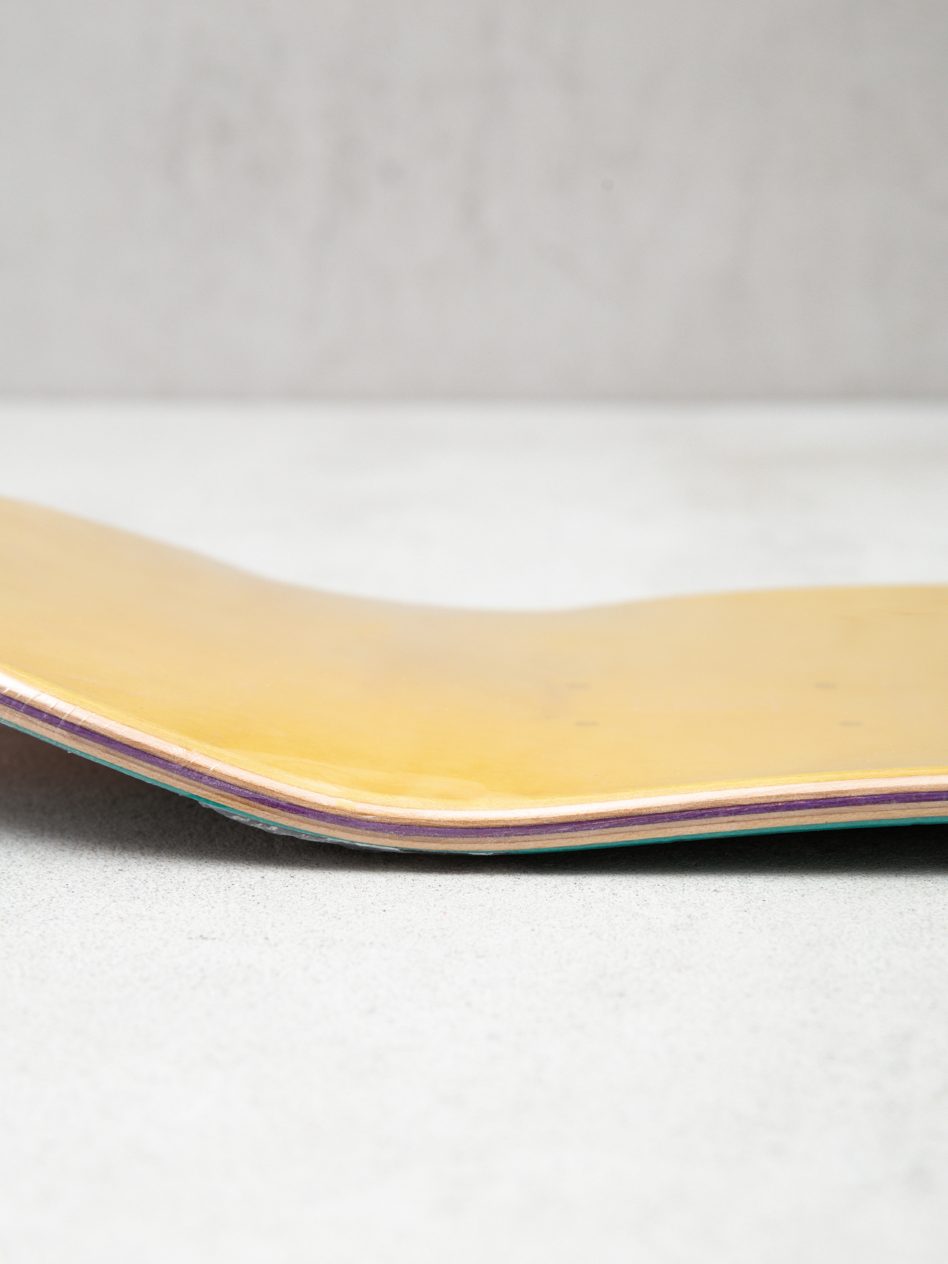 Декa Girl Skateboard Geering Out To Lunch (green)