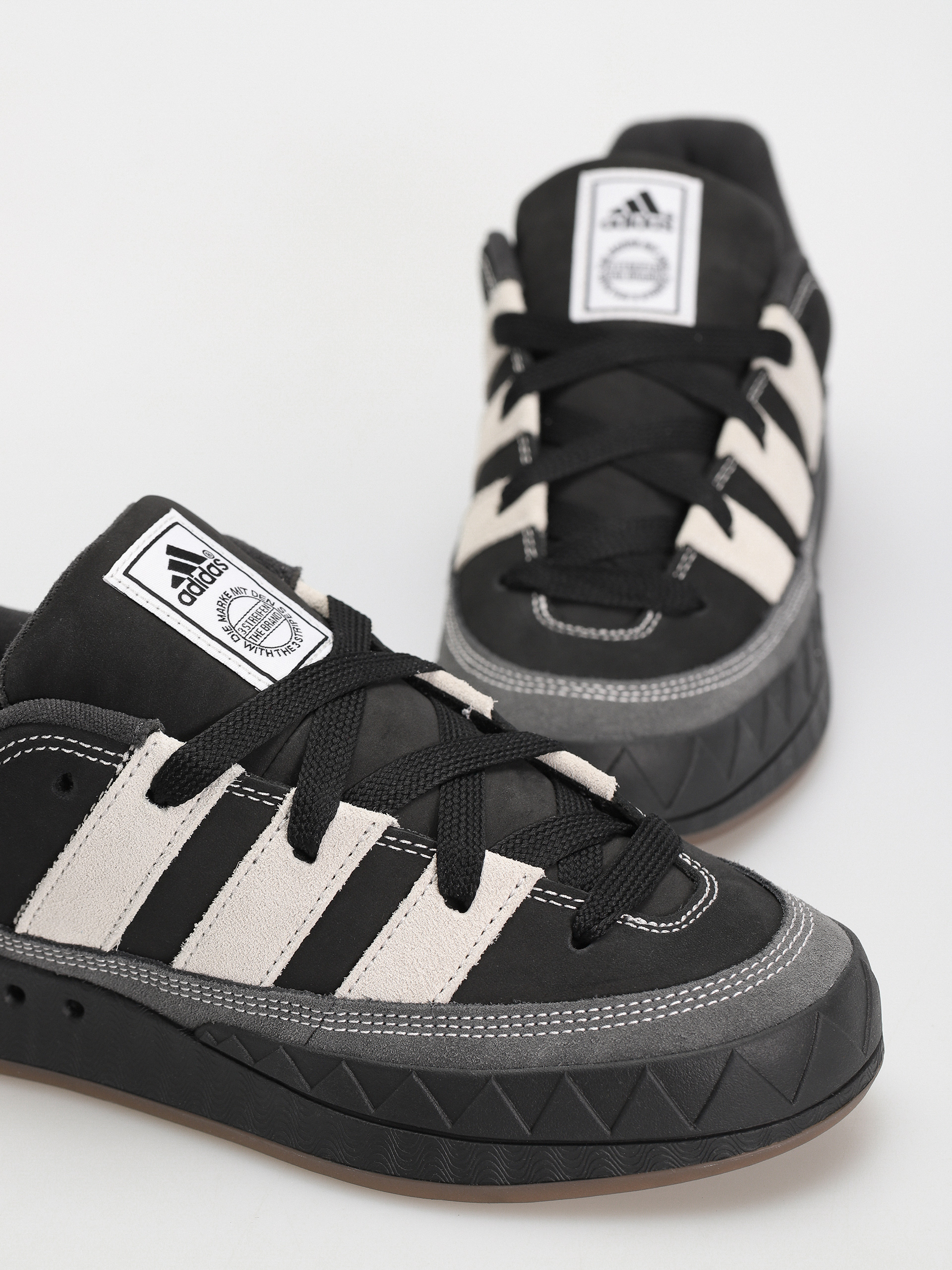 Взуття adidas Adimatic (cblack/ftwwht/carbon)