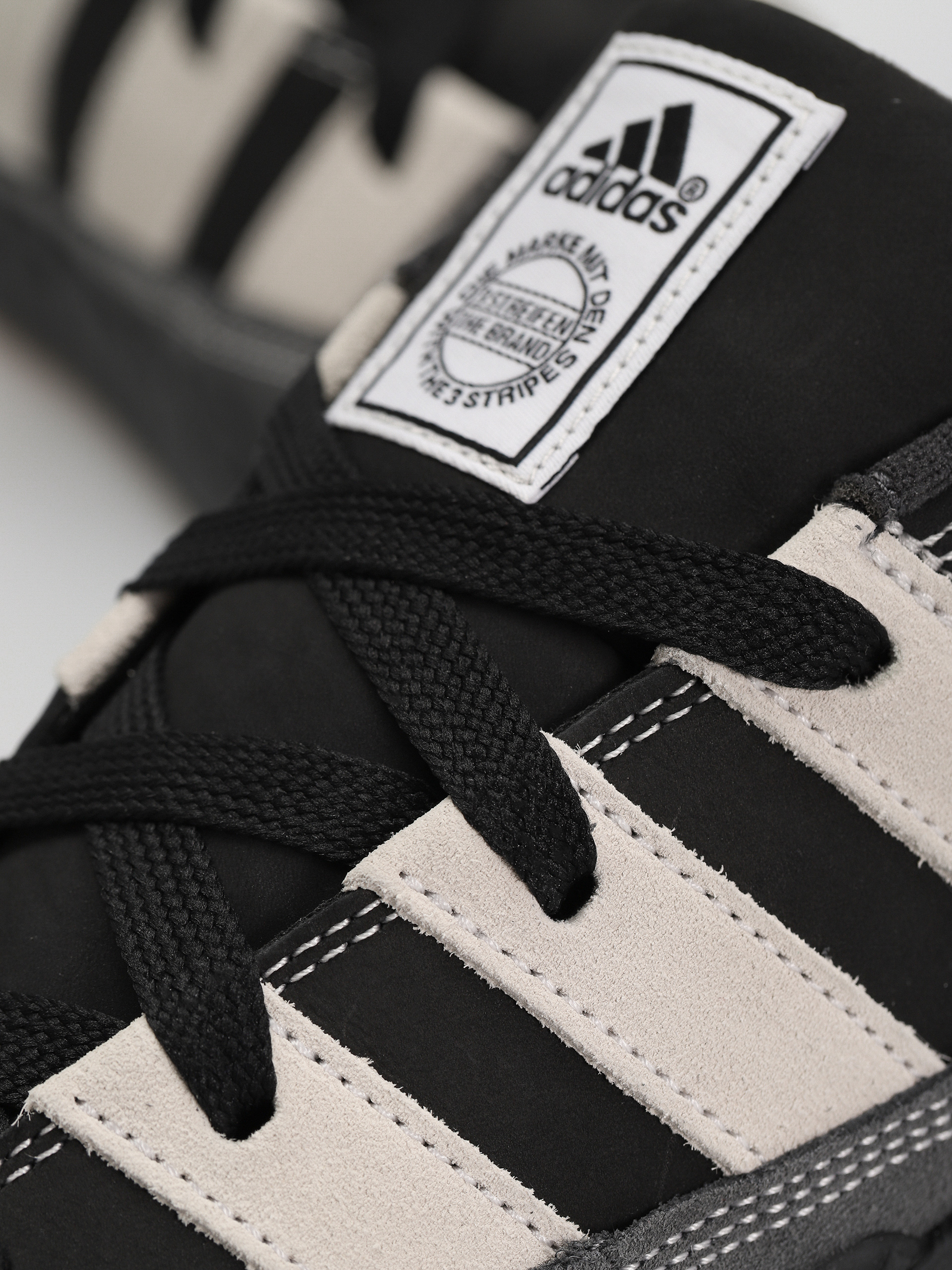 Взуття adidas Adimatic (cblack/ftwwht/carbon)