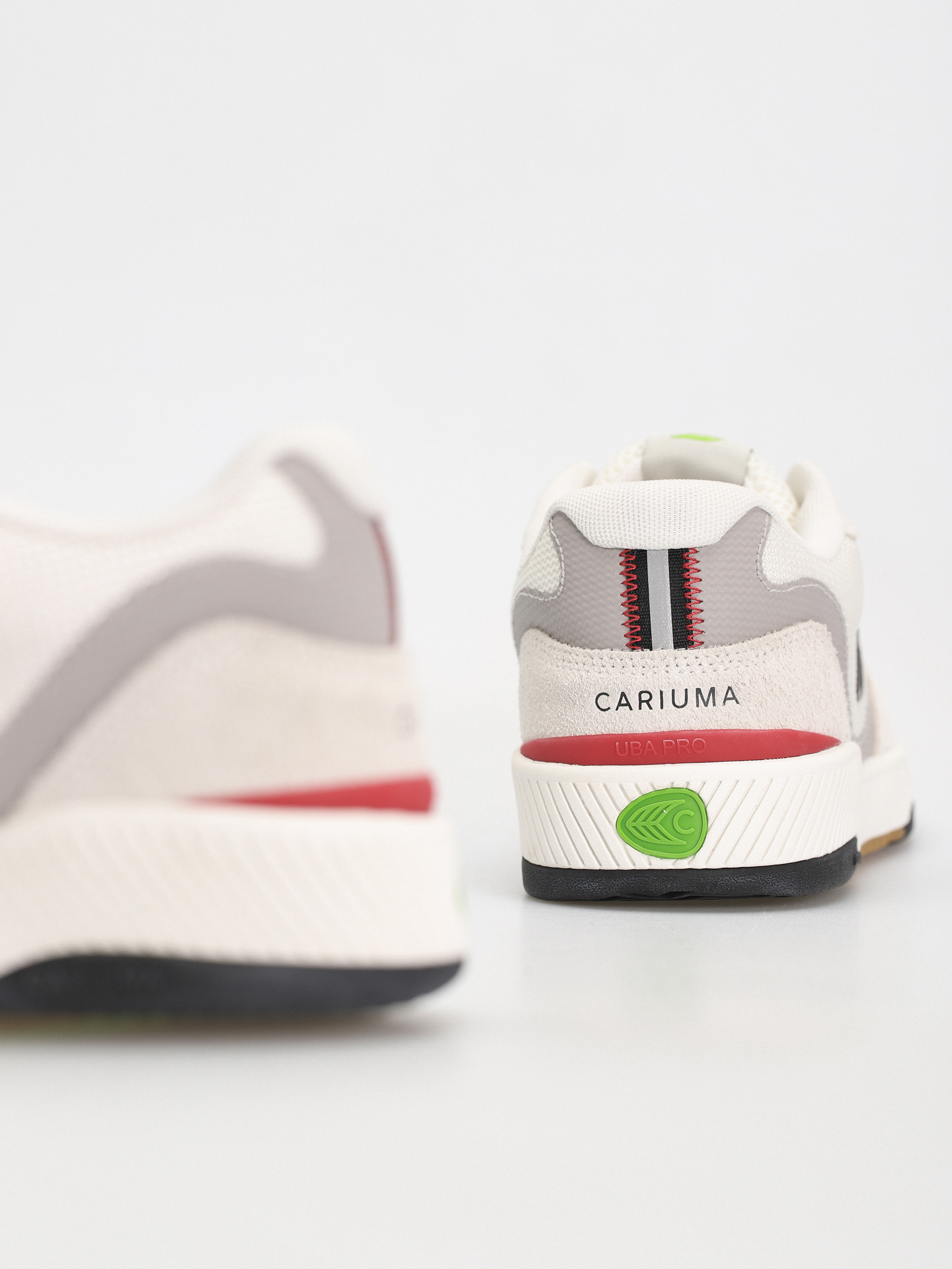 Взуття Cariuma UBA PRO (smoke white/red & black)