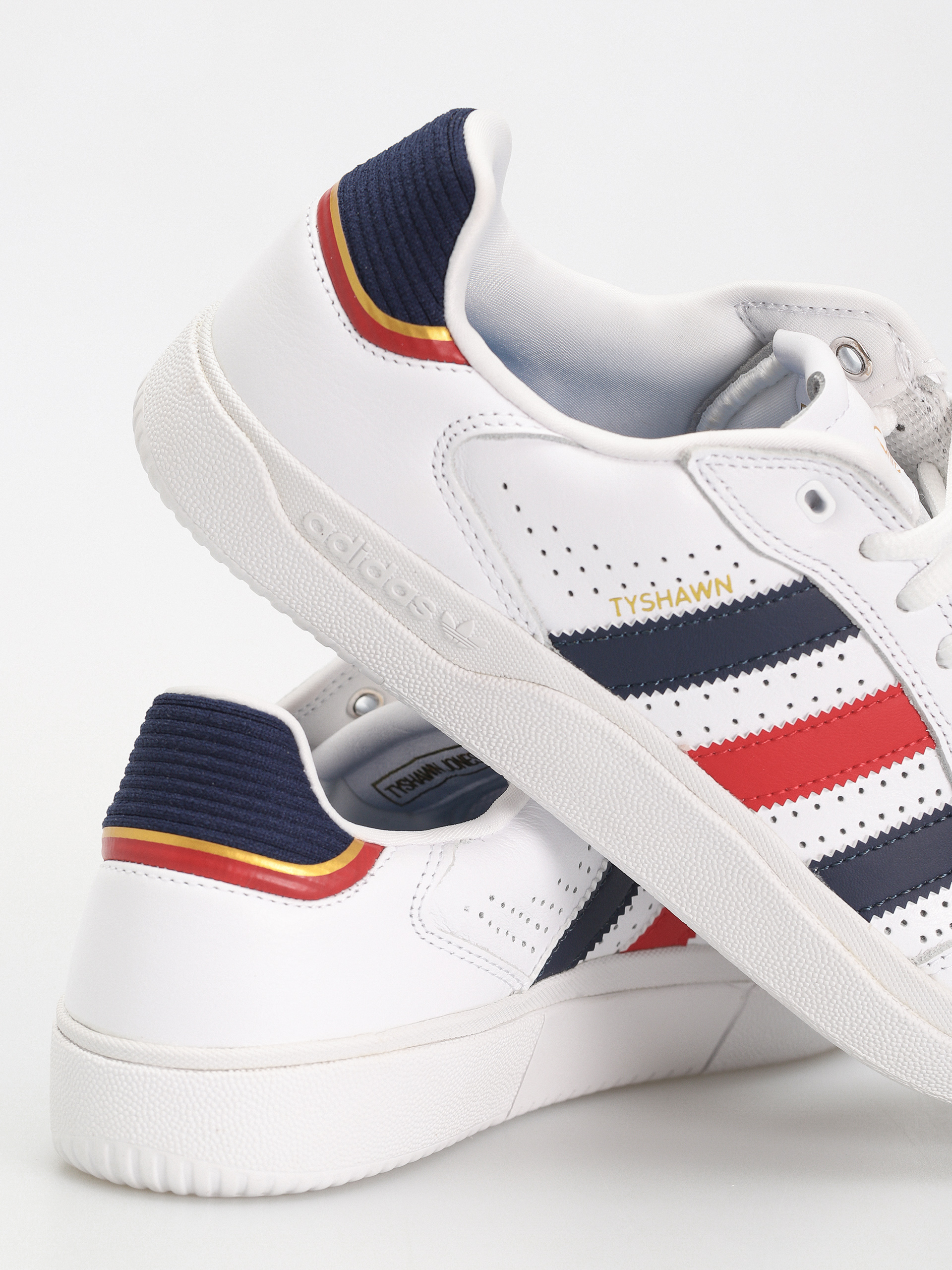 Взуття adidas Tyshawn LOW (ftwwht/betsca/goldmt)