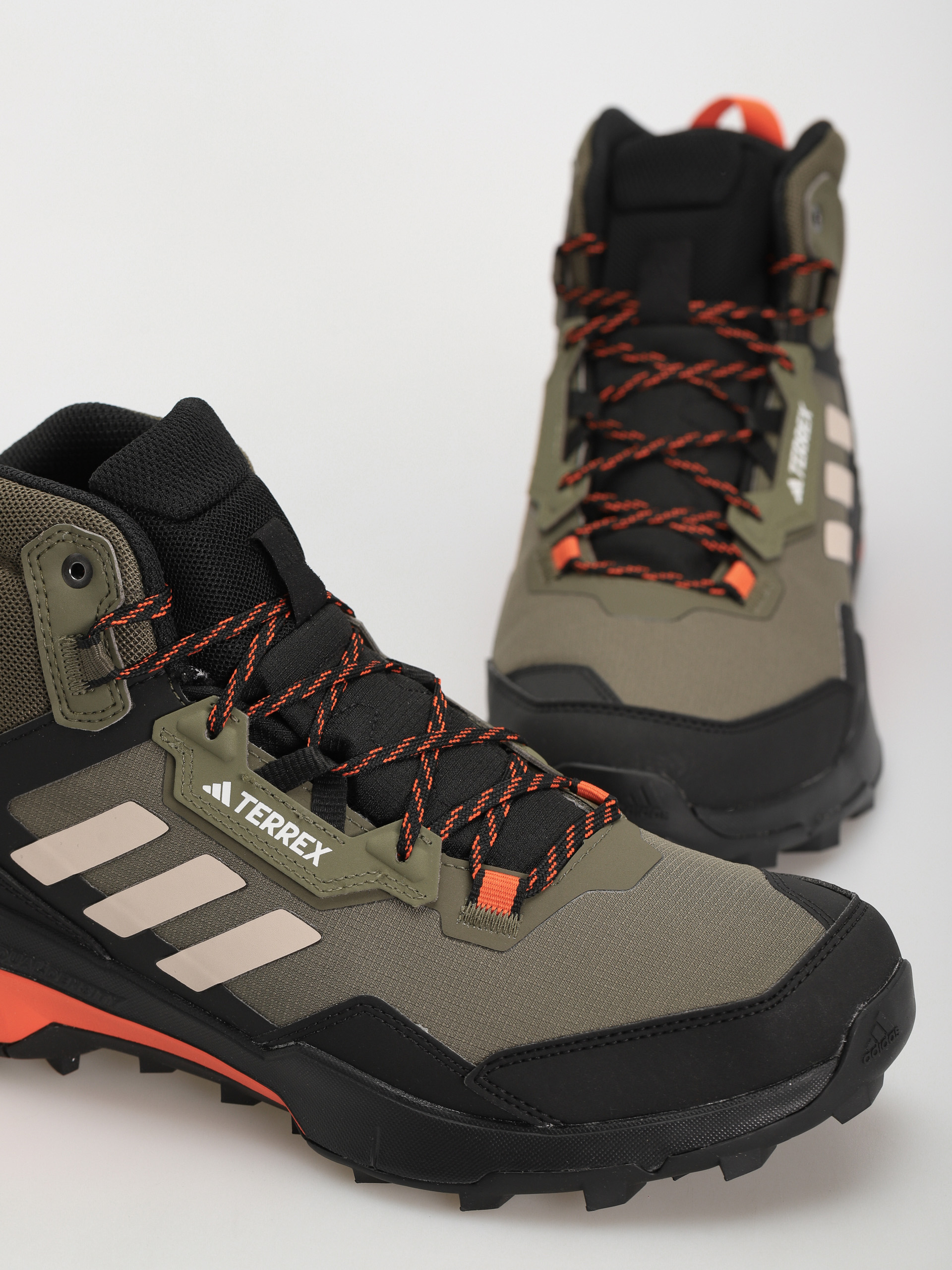 Взуття adidas Terrex Ax4 Mid Gtx (olistr/wonbei/cblack)