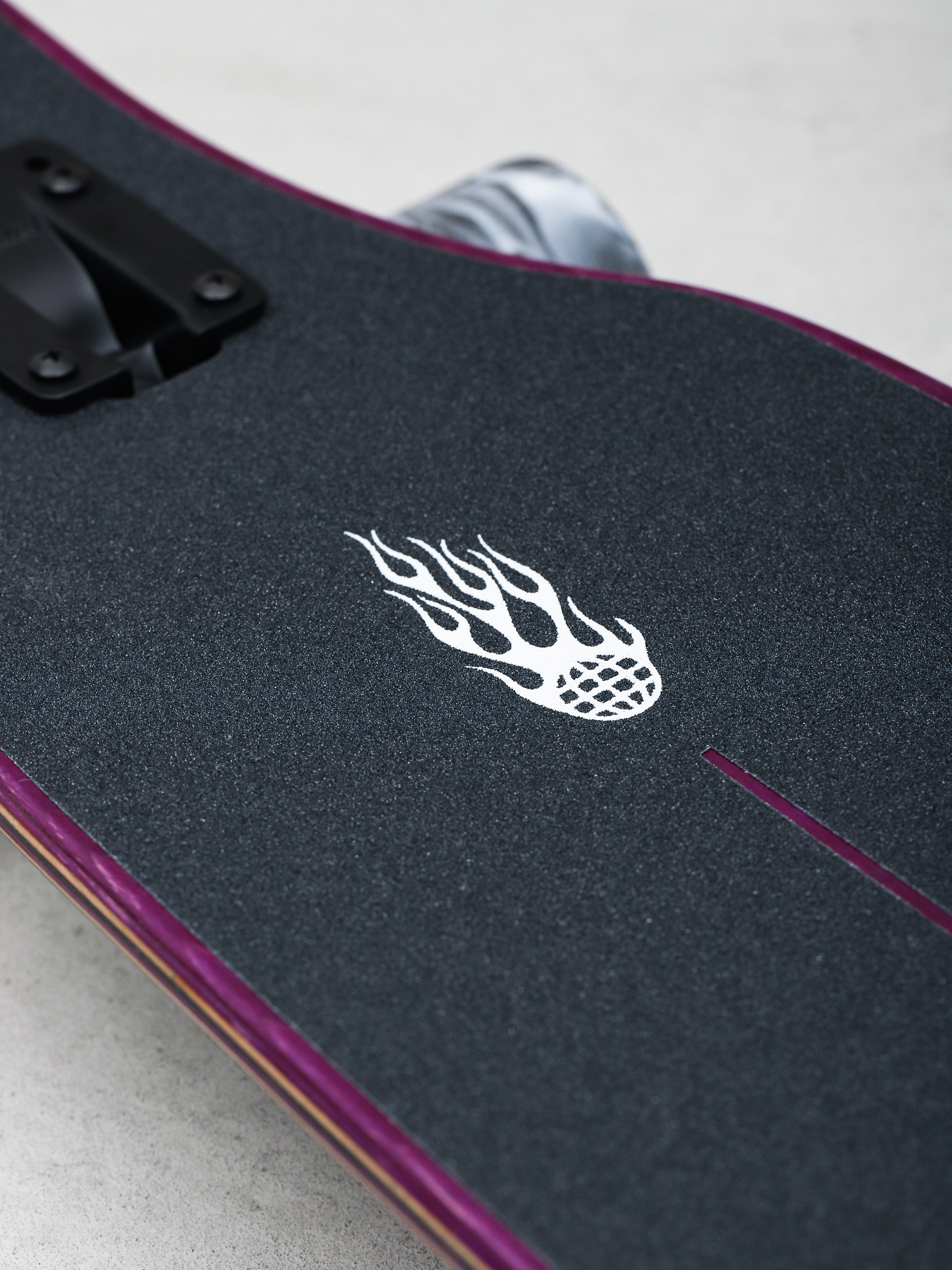 Лонгборд Globe Outlier (purple flames)