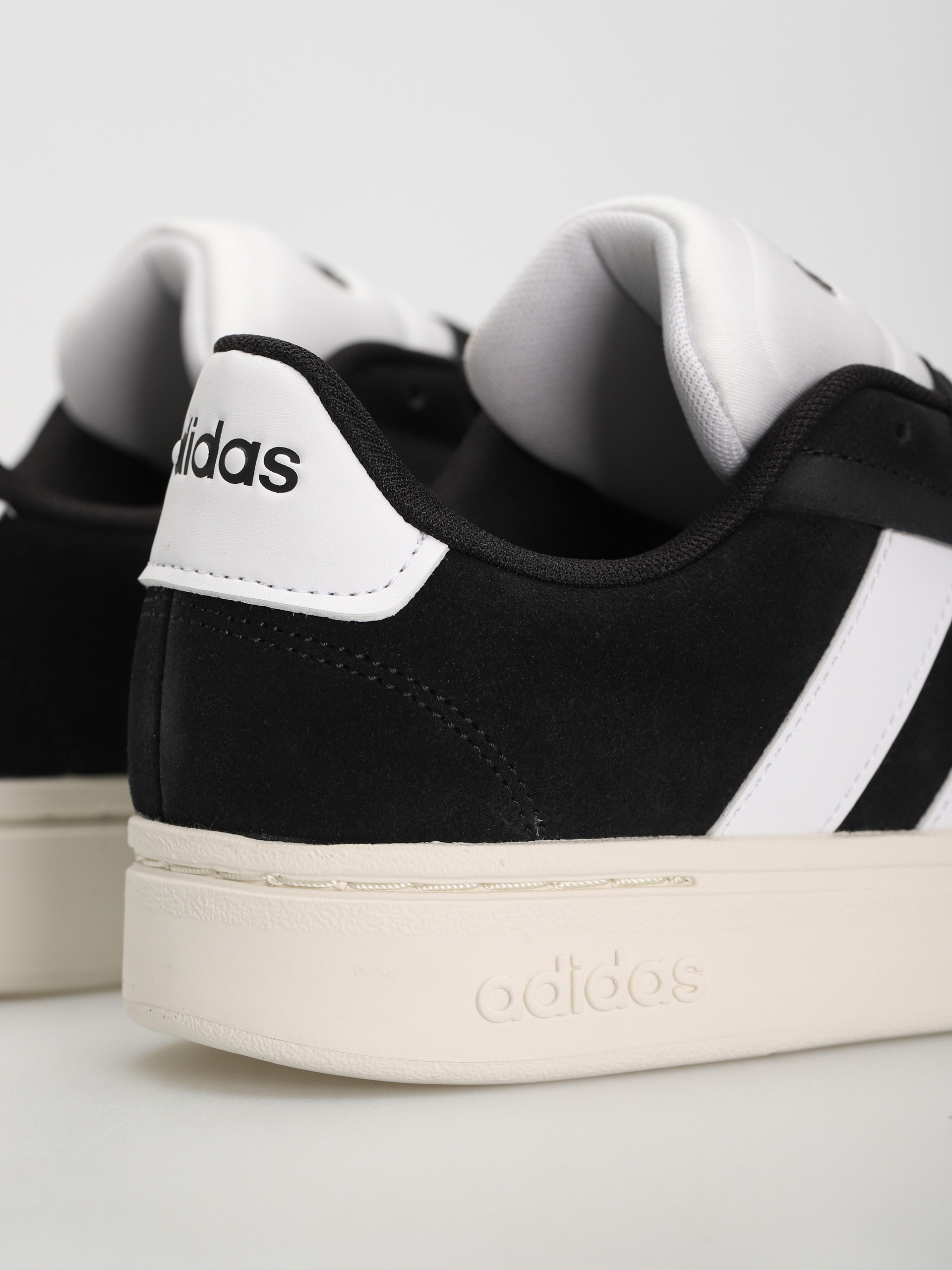 Взуття adidas Grand Court Alpha 0 (cblack/ftwwht/owhite)