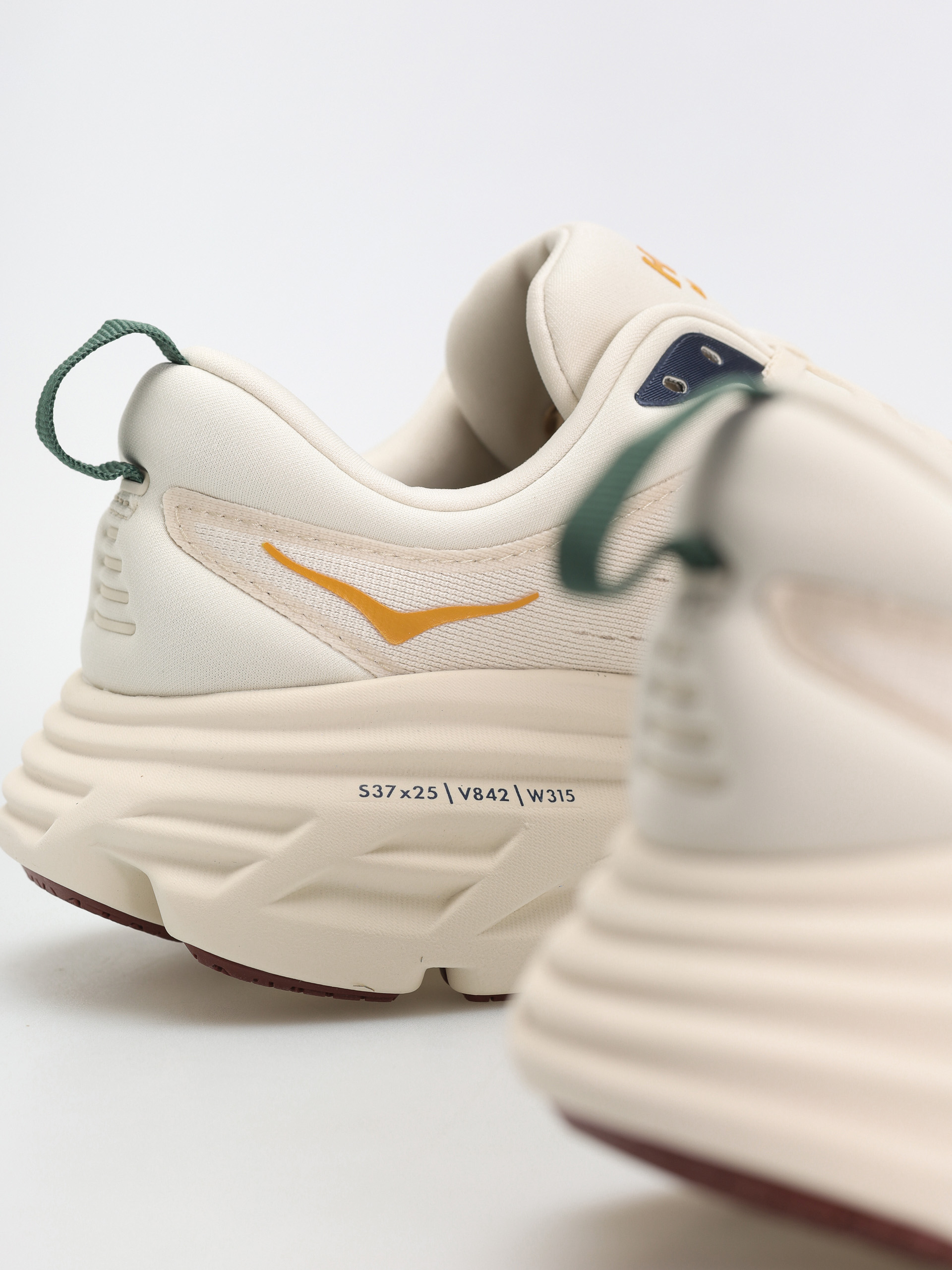 Взуття Hoka Bondi 8 (oat milk/alabaster)