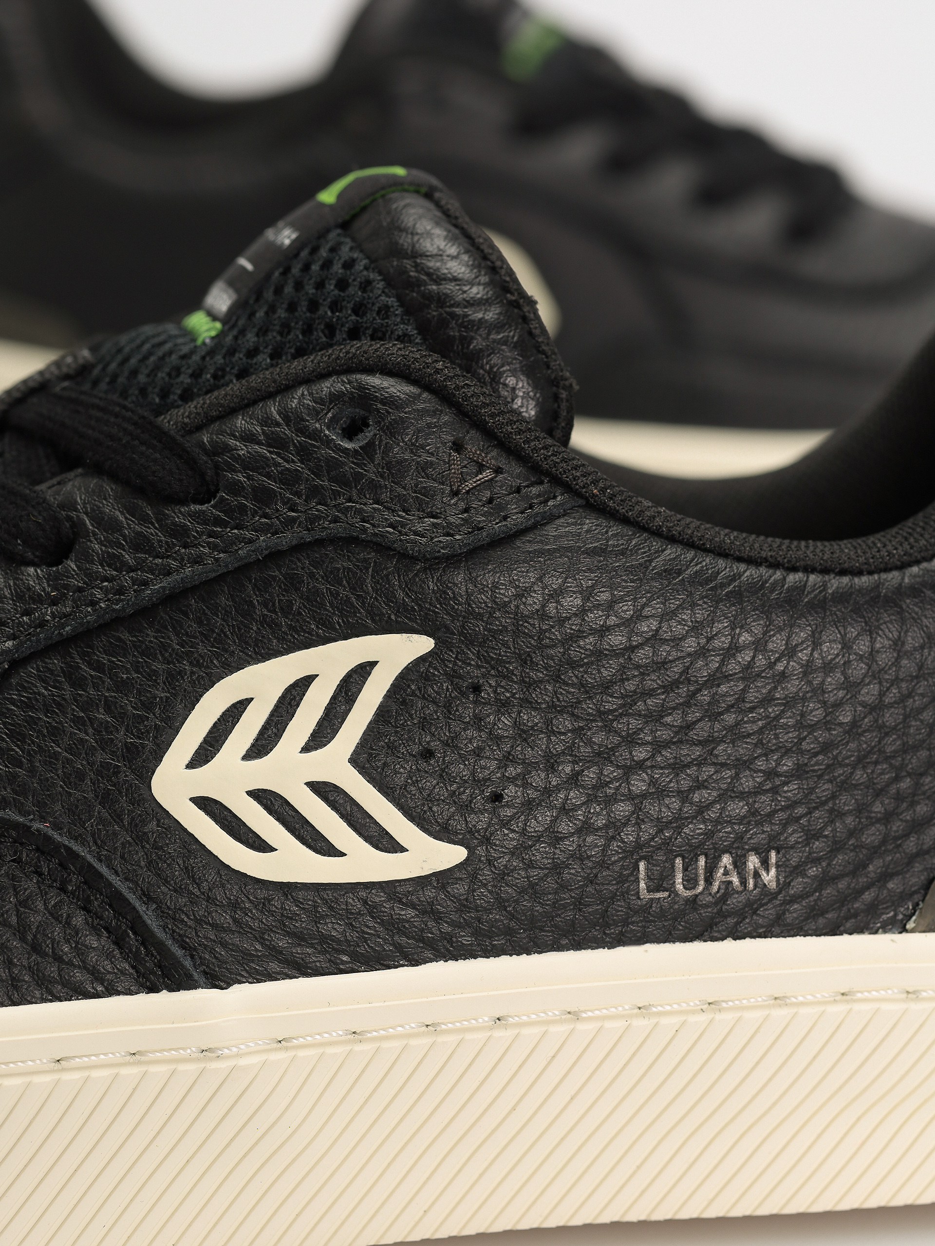 Взуття Cariuma Luan Pro (black/ivory)