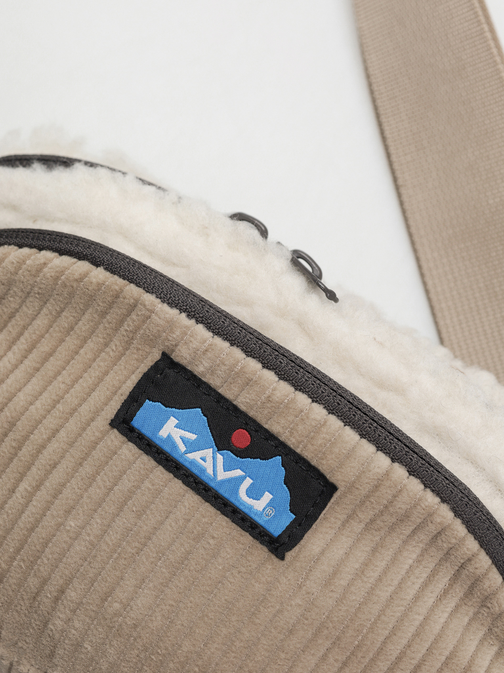 Сумка на пояс Kavu Snuggy Spectator (pebble beach)