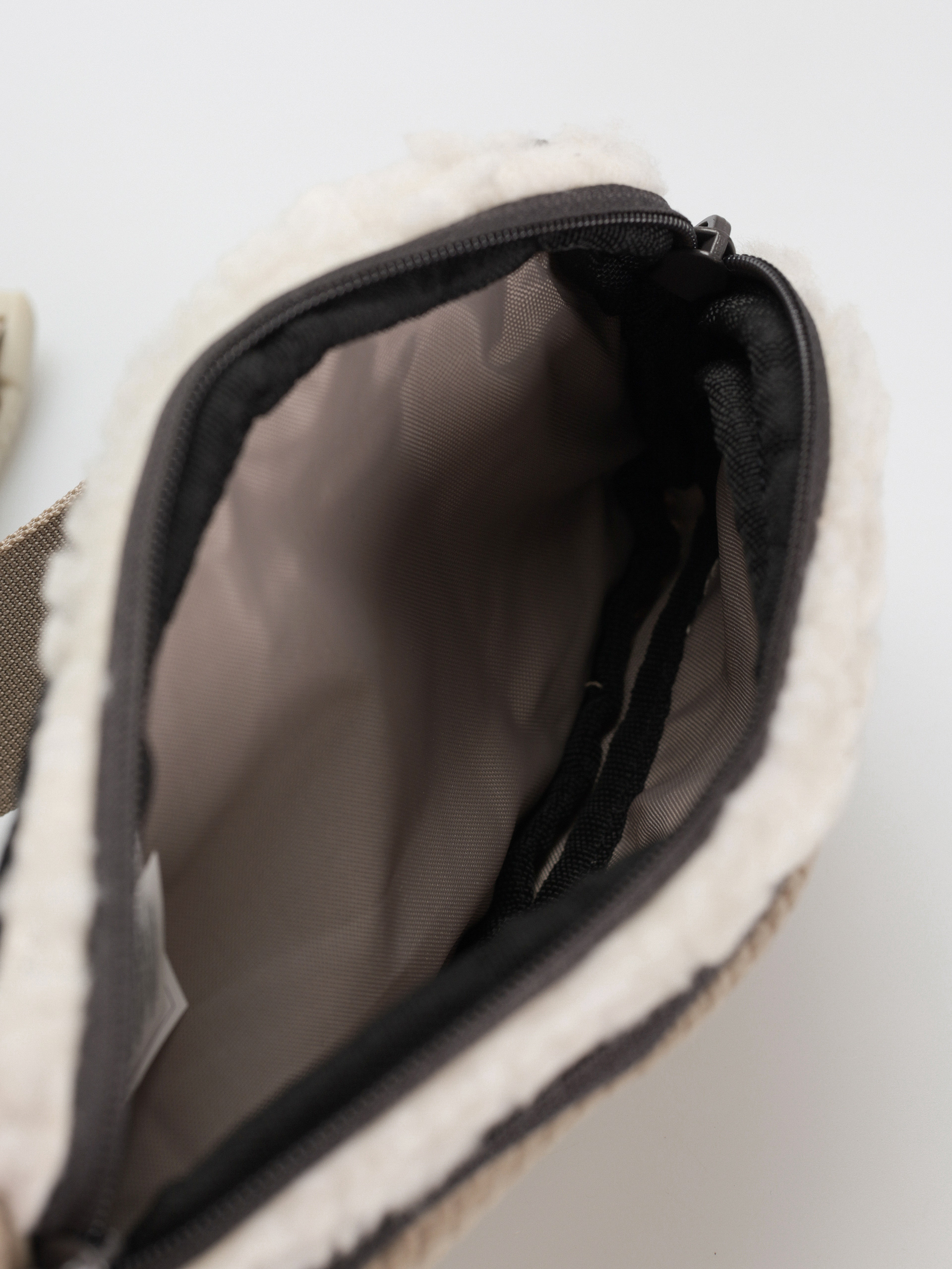 Сумка на пояс Kavu Snuggy Spectator (pebble beach)