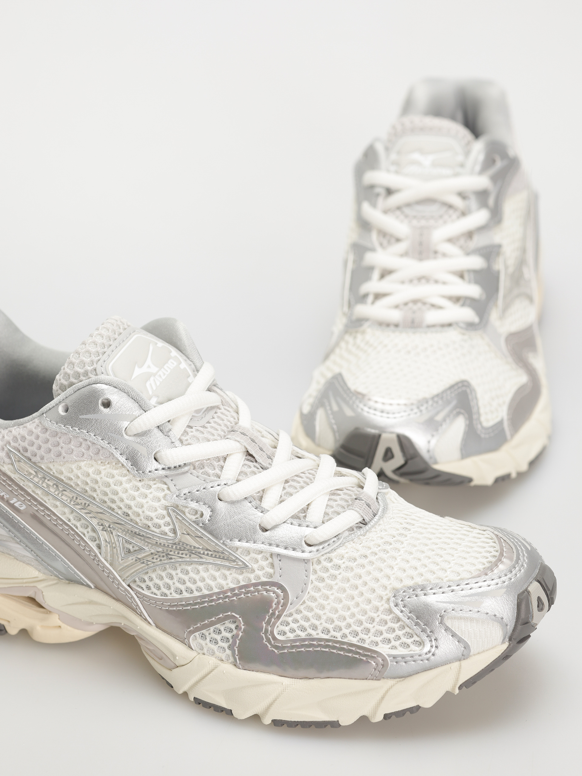Взуття Mizuno Wave Rider 10 (white/white sand/nimbus cloud)