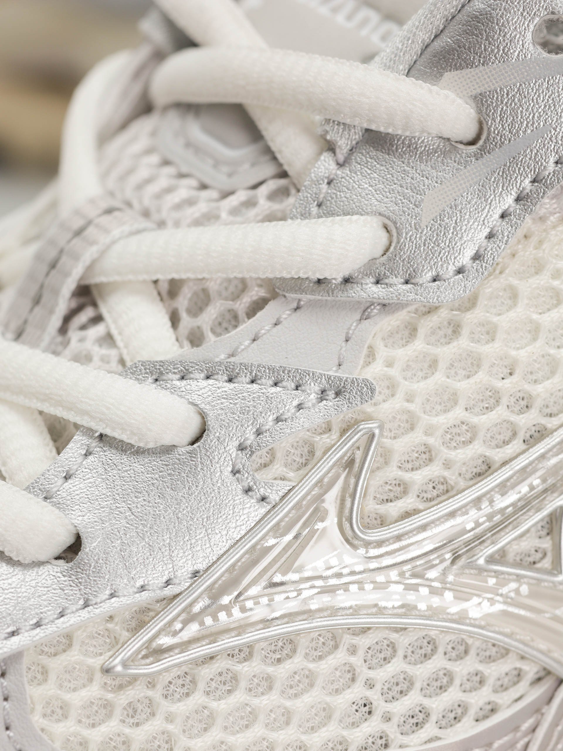 Взуття Mizuno Wave Rider 10 (white/white sand/nimbus cloud)