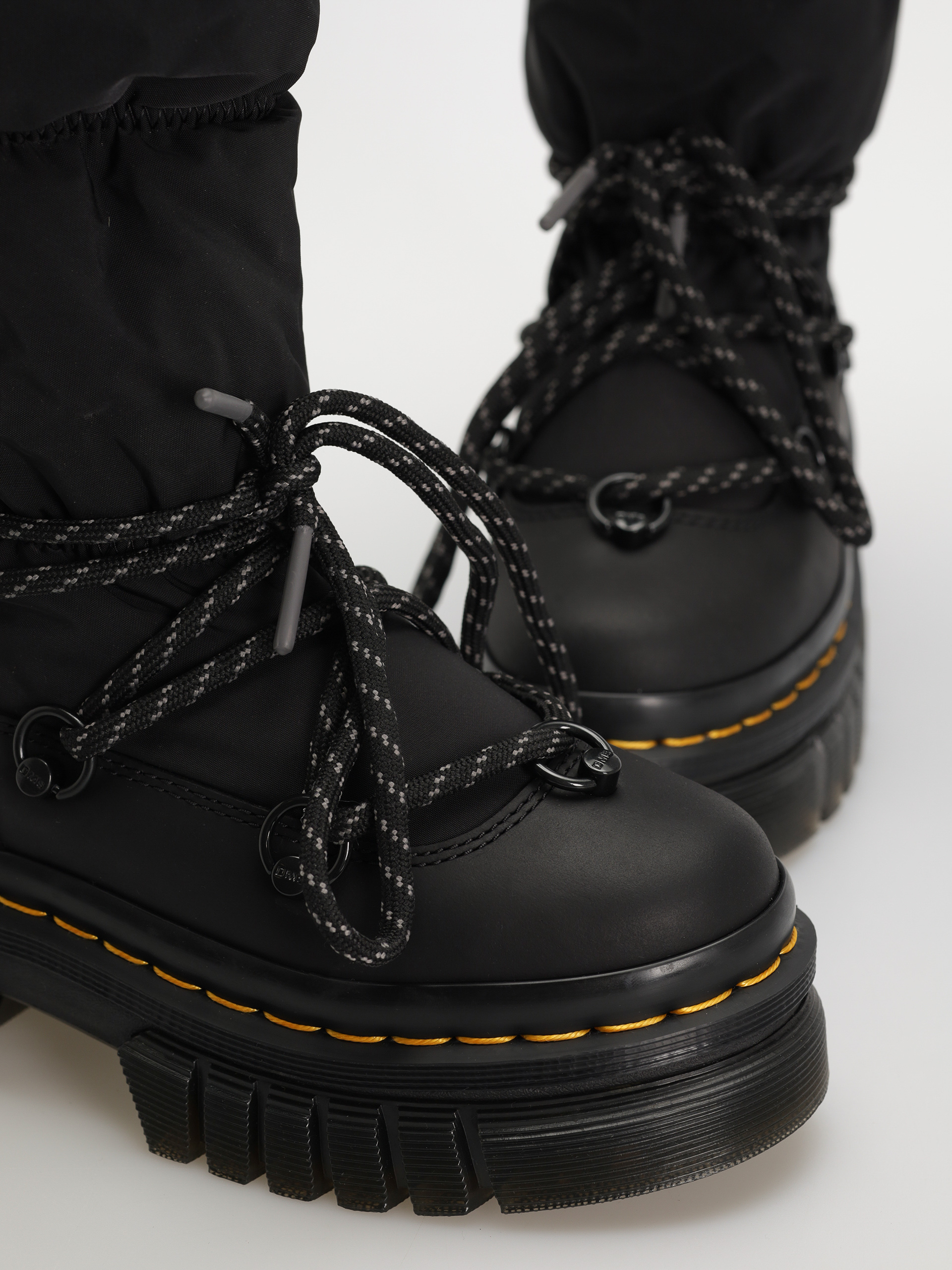 Взуття Dr. Martens Audrick Padded Hi Wmn (black snowplow wp/soft poly)