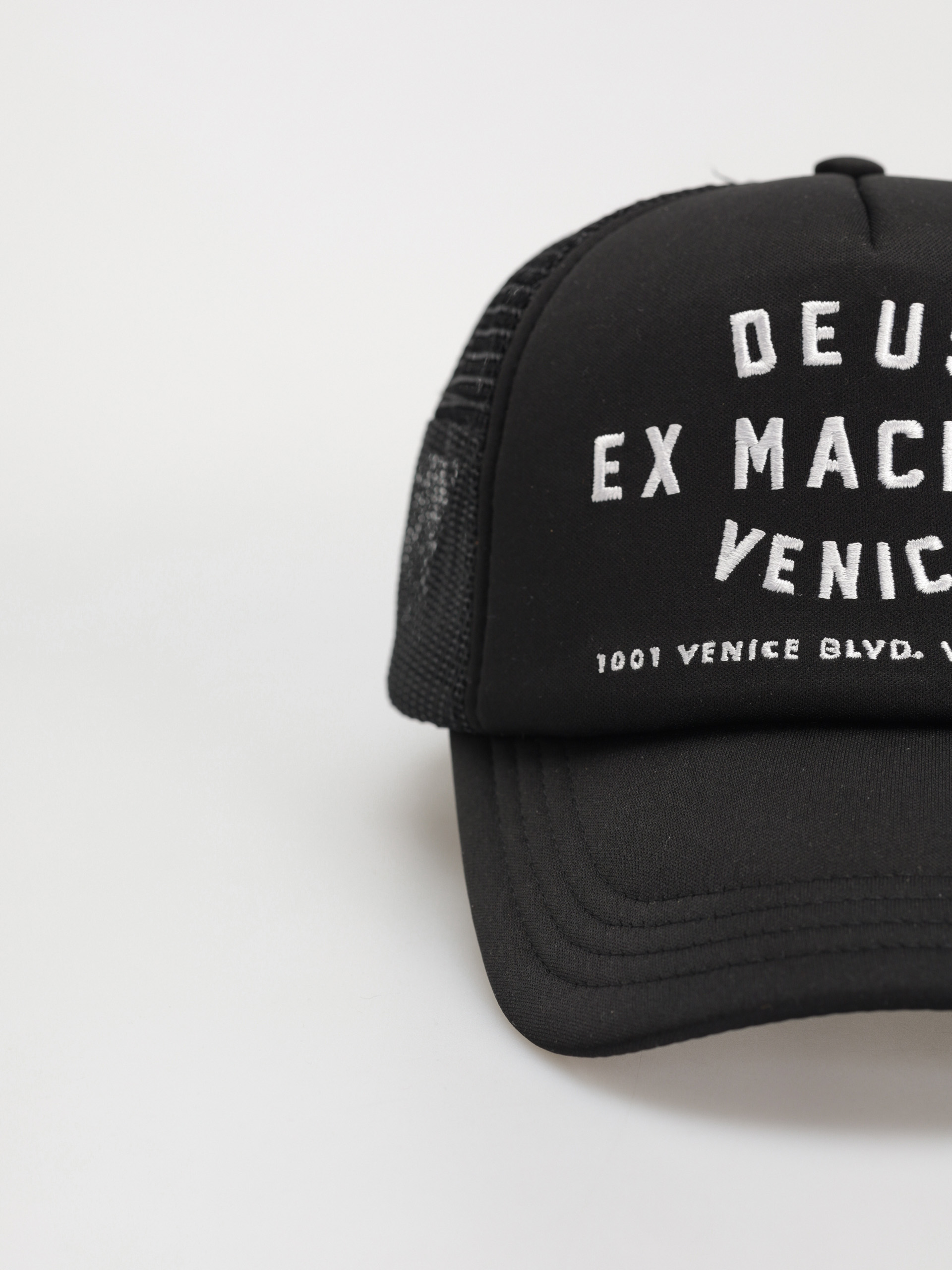Кепка Deus Ex Machina Venice Address Trucker (black)