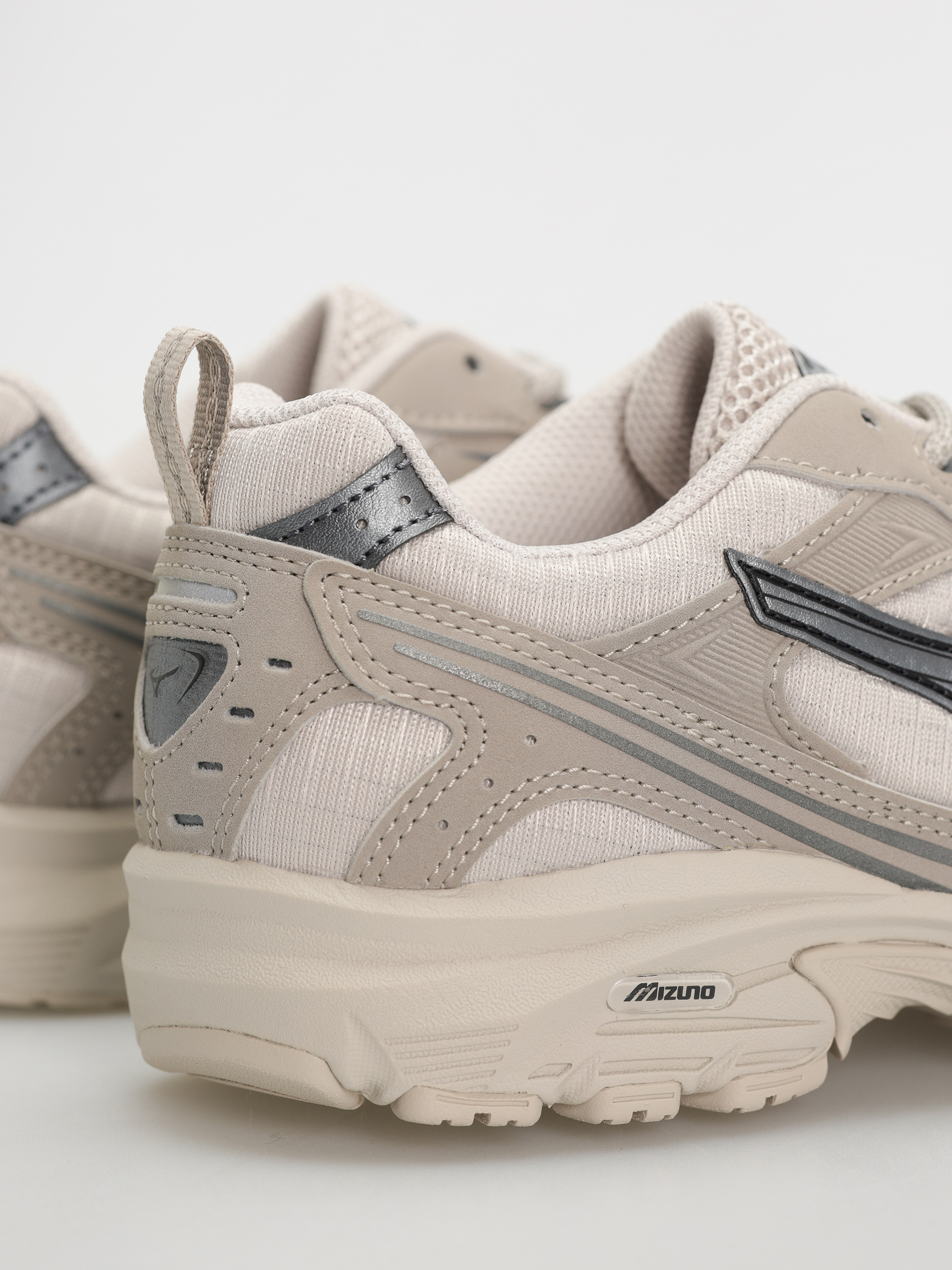 Взуття Mizuno MXR Tech (silver cloud/metallic gray/vintage khaki)