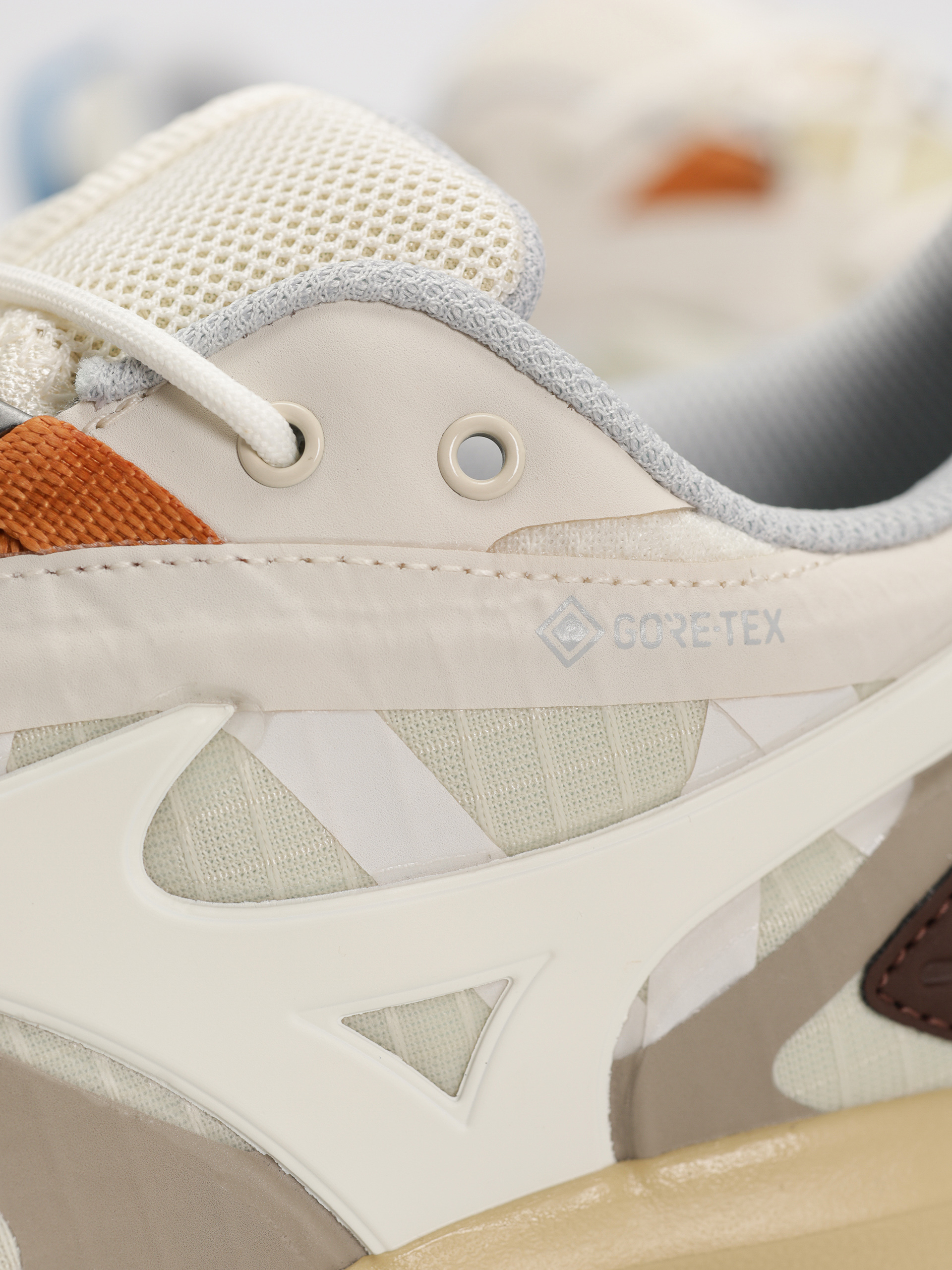 Взуття Mizuno Wave Mujin TL GTX (summer sand/pristine/chicory coffee)