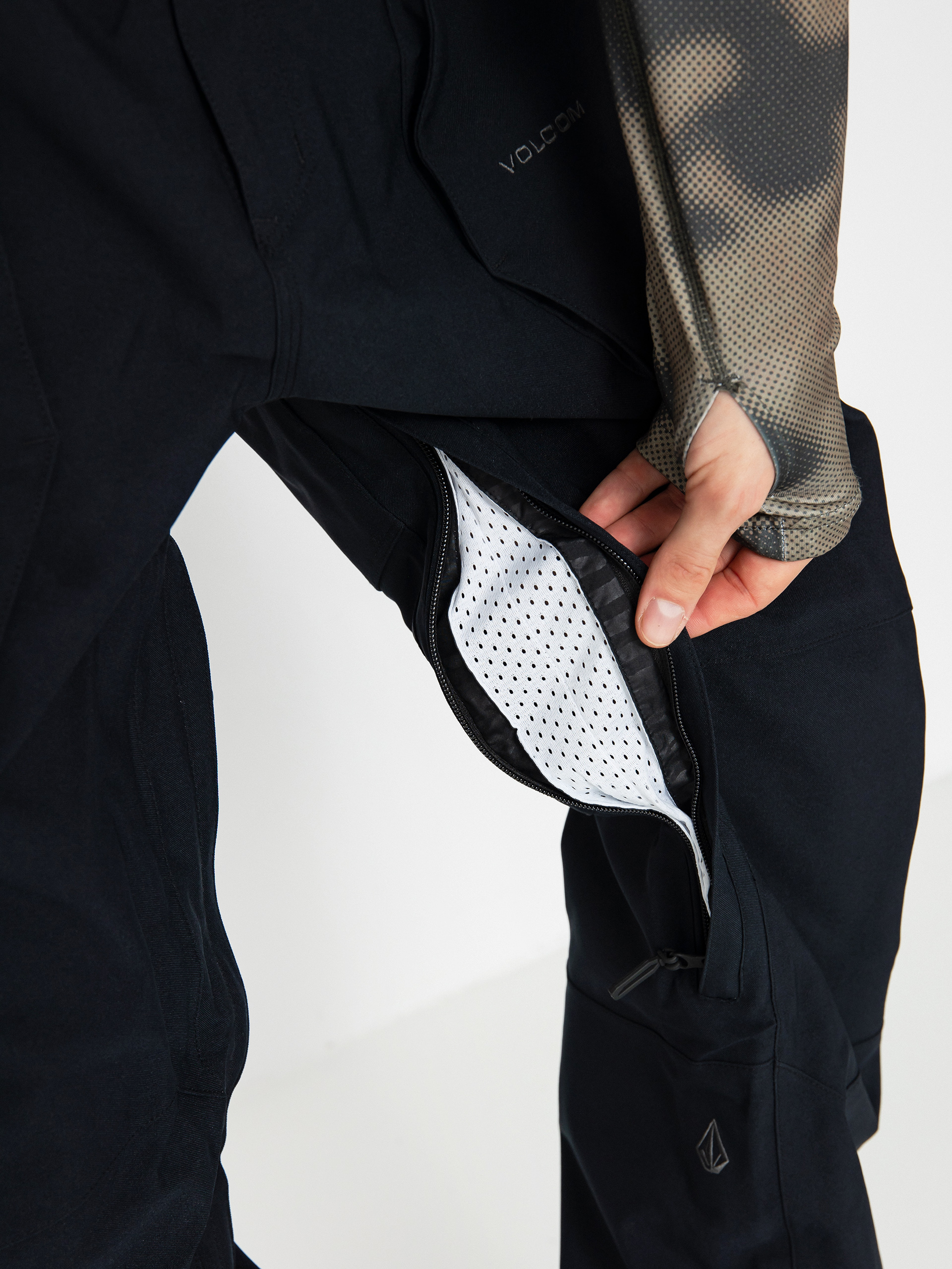 Чоловічі Сноубордичні штани Volcom Roan Bib Overall (black)