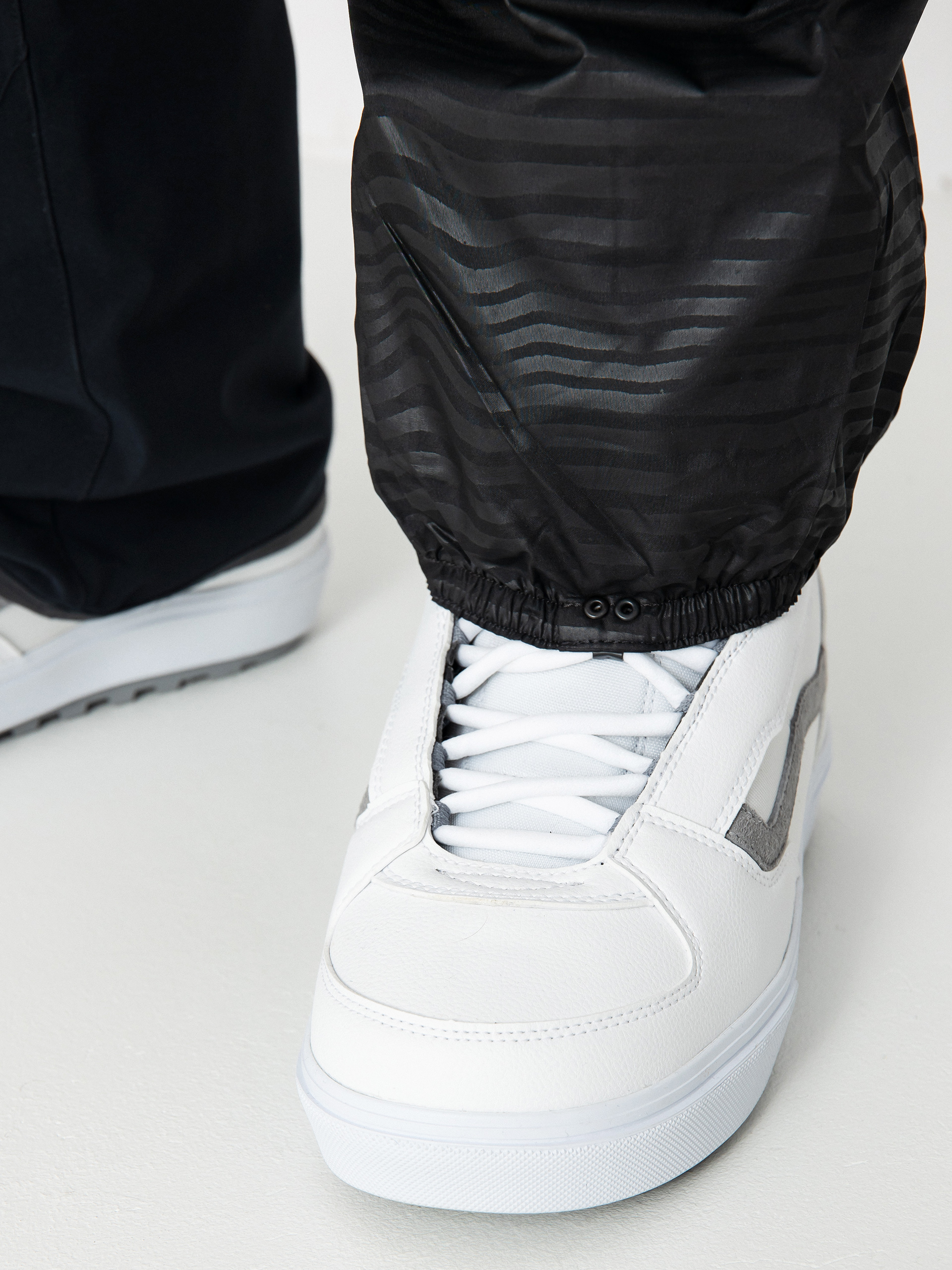 Чоловічі Сноубордичні штани Volcom Roan Bib Overall (black)