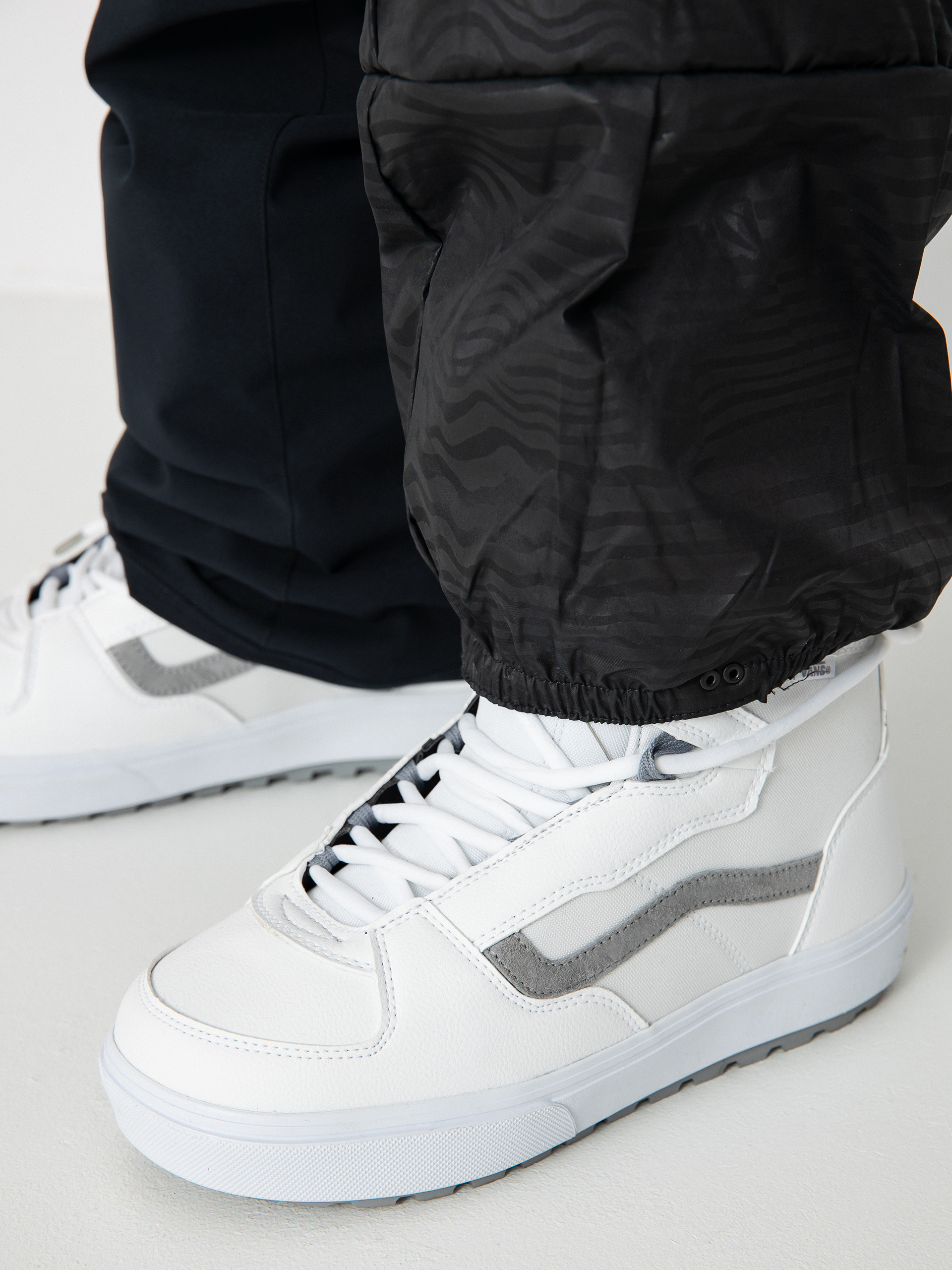 Чоловічі Сноубордичні штани Volcom Freakin Snow Chino (black)