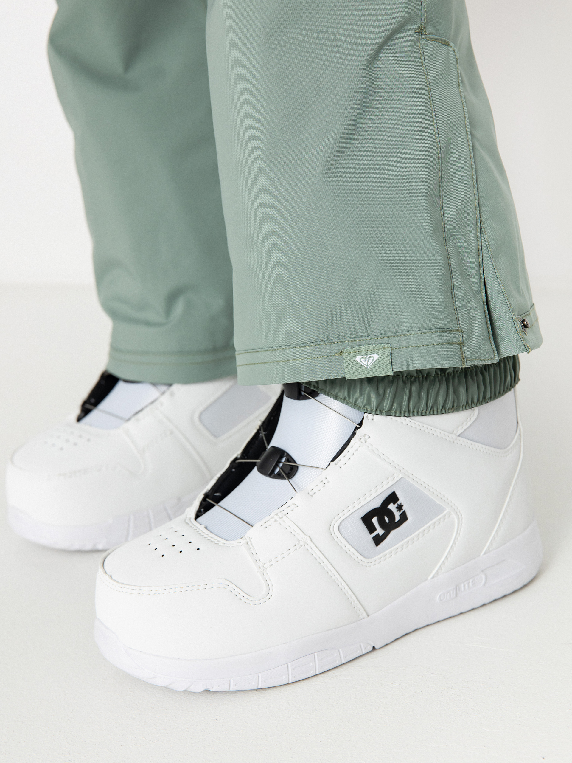 Жіночі Сноубордичні штани Roxy Backyard (lily pad)