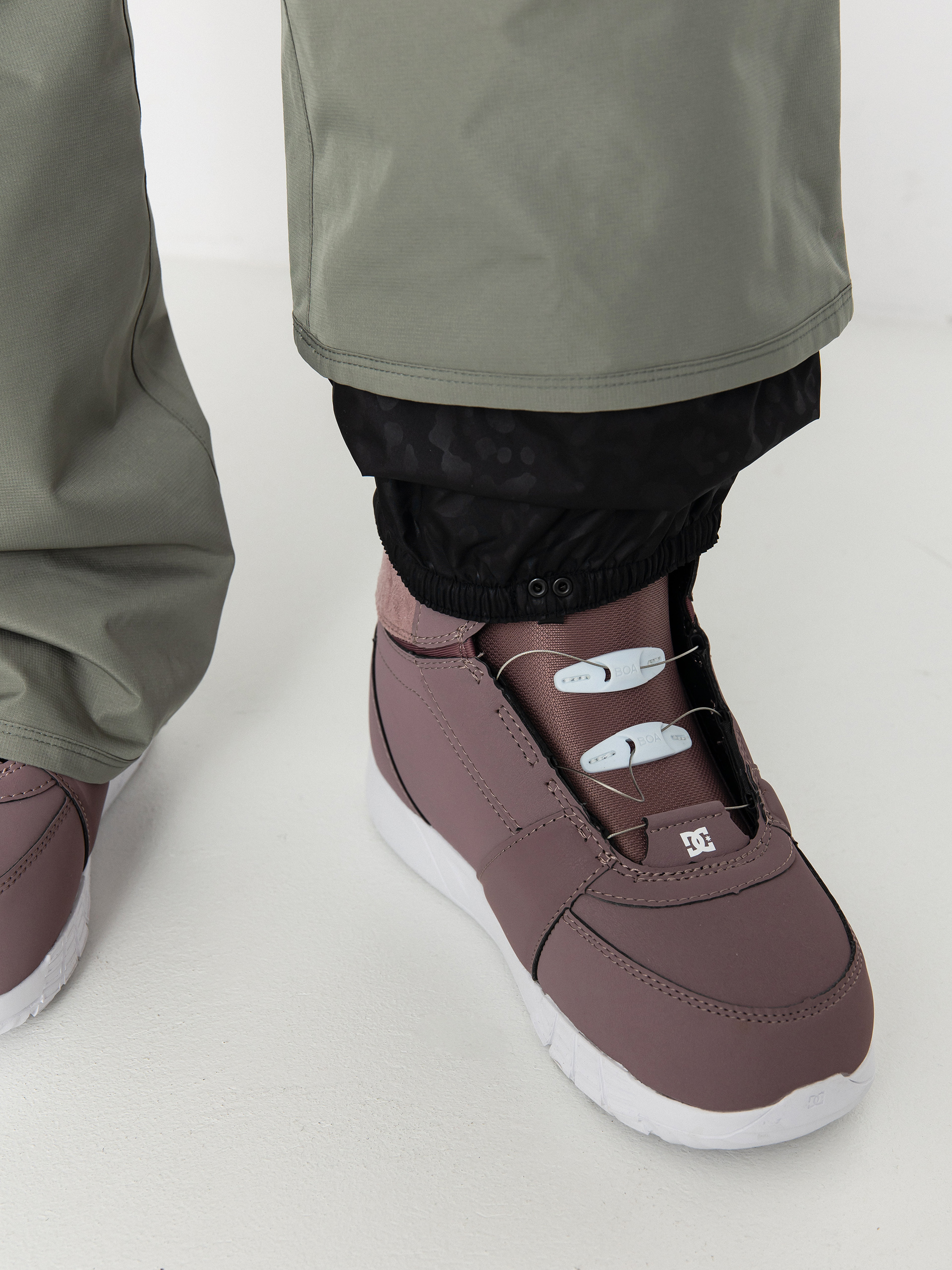 Жіночі Сноубордичні штани Volcom Bridger Ins (lichen green)